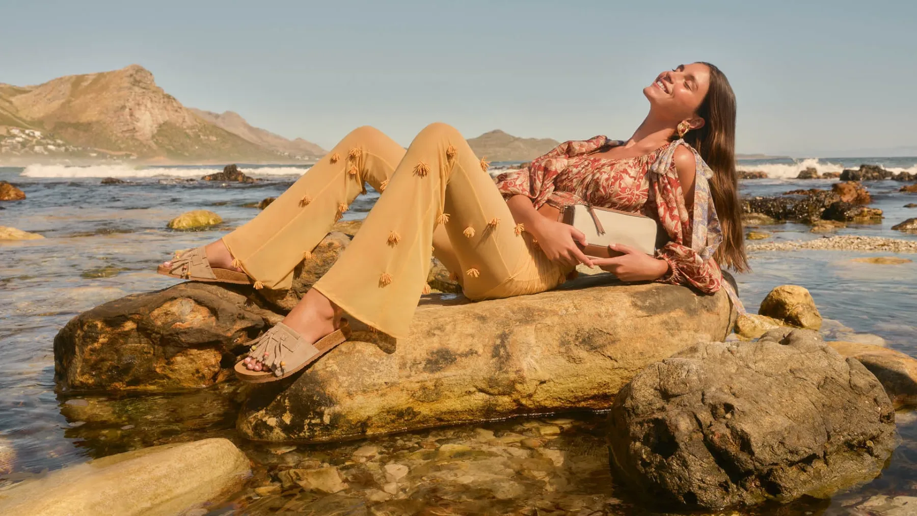Boho stil za poletje 2026: trend, ki bo zamenjal tihi luksuz — z več svobode in manj dolgčasa