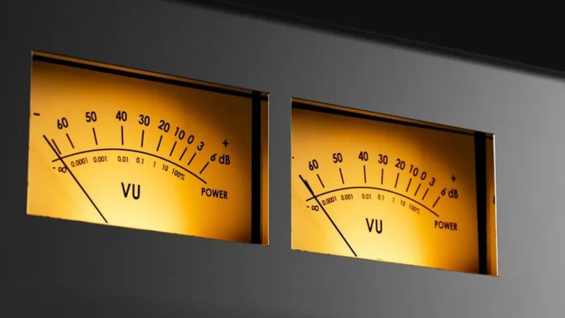 Boomboks je nazaj: We Are Rewind boombox GB-001 je retro zver za digitalne nostalgike