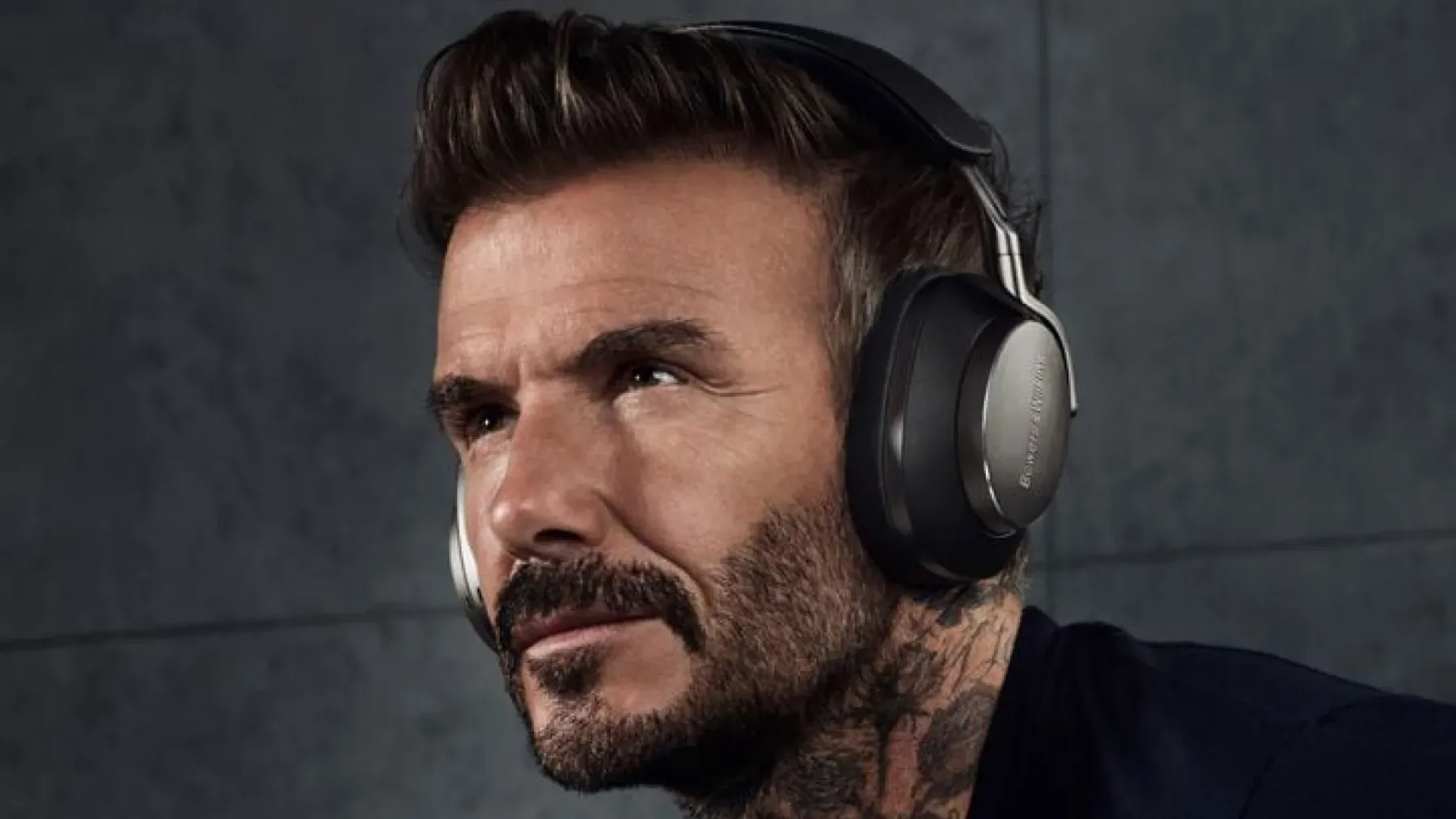 Bowers & Wilkins Px7 & Px8: Ruby Red in Dark Forest – slušalke, ki ne le zvenijo, ampak tudi izgledajo vrhunsko