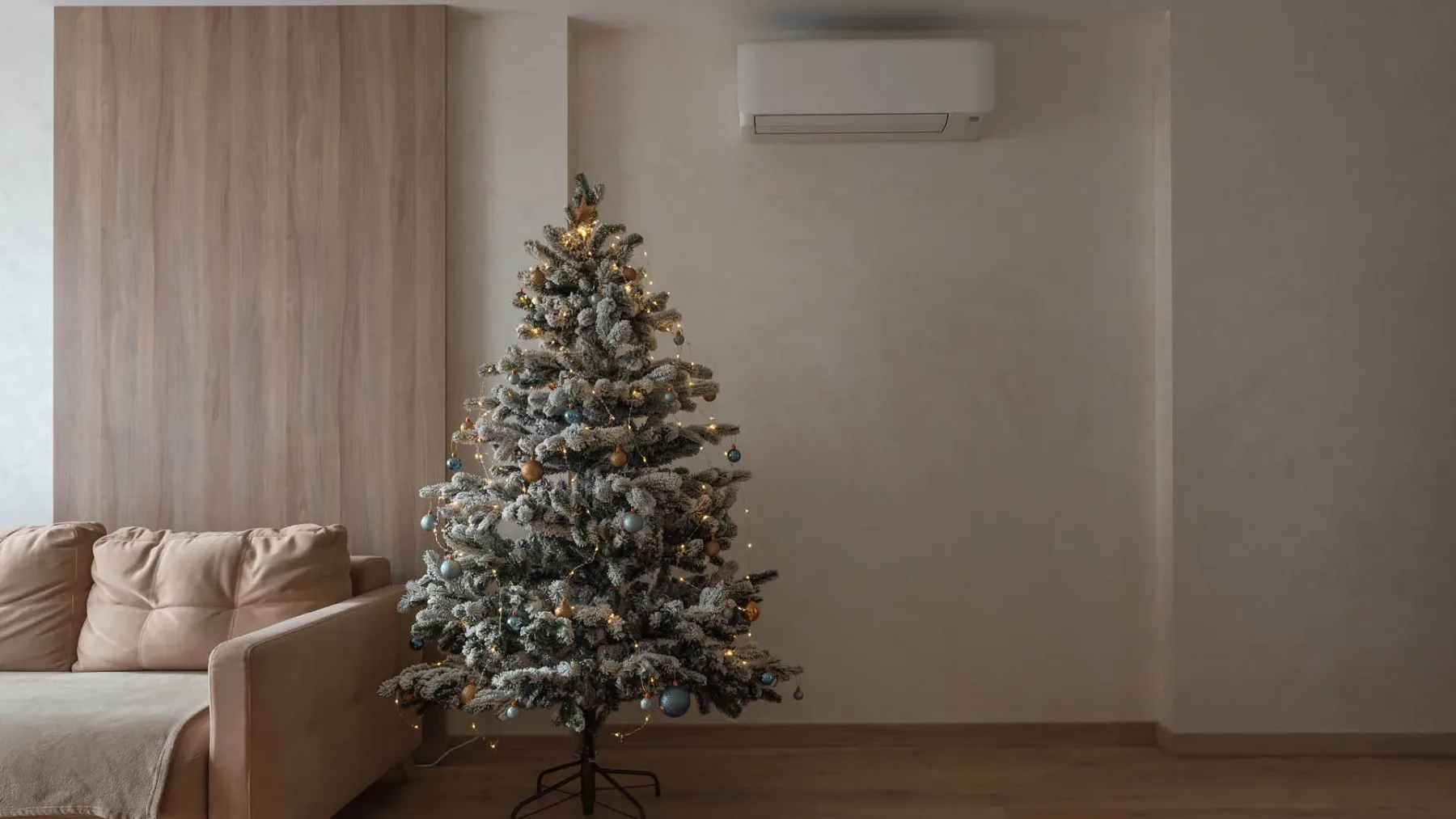 Božično drevo nikoli ne postavite na teh 7 mest – privablja nesrečo in ruši praznično energijo