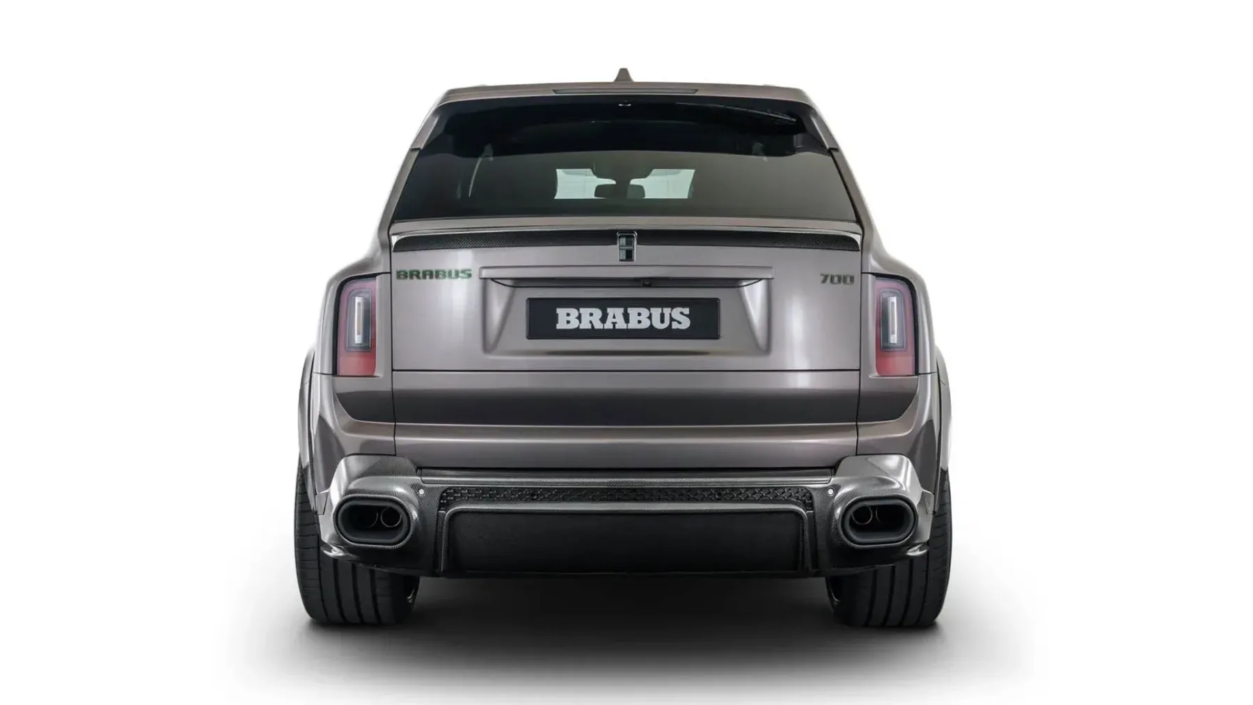 BRABUS 700 (Rolls‑Royce Cullinan Series II): karbonski tuxedo, 700 konjev in 24-palčni ego
