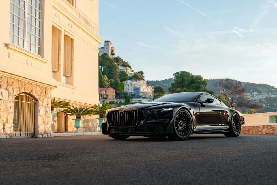Brabus Bodo: Karbonska pošast z V12 motorjem in 1.000 konji, ki se norčuje iz hibridov