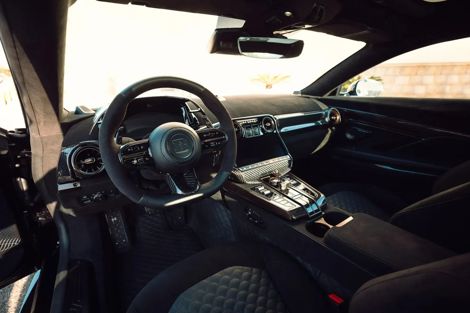 Brabus Bodo: Karbonska pošast z V12 motorjem in 1.000 konji, ki se norčuje iz hibridov