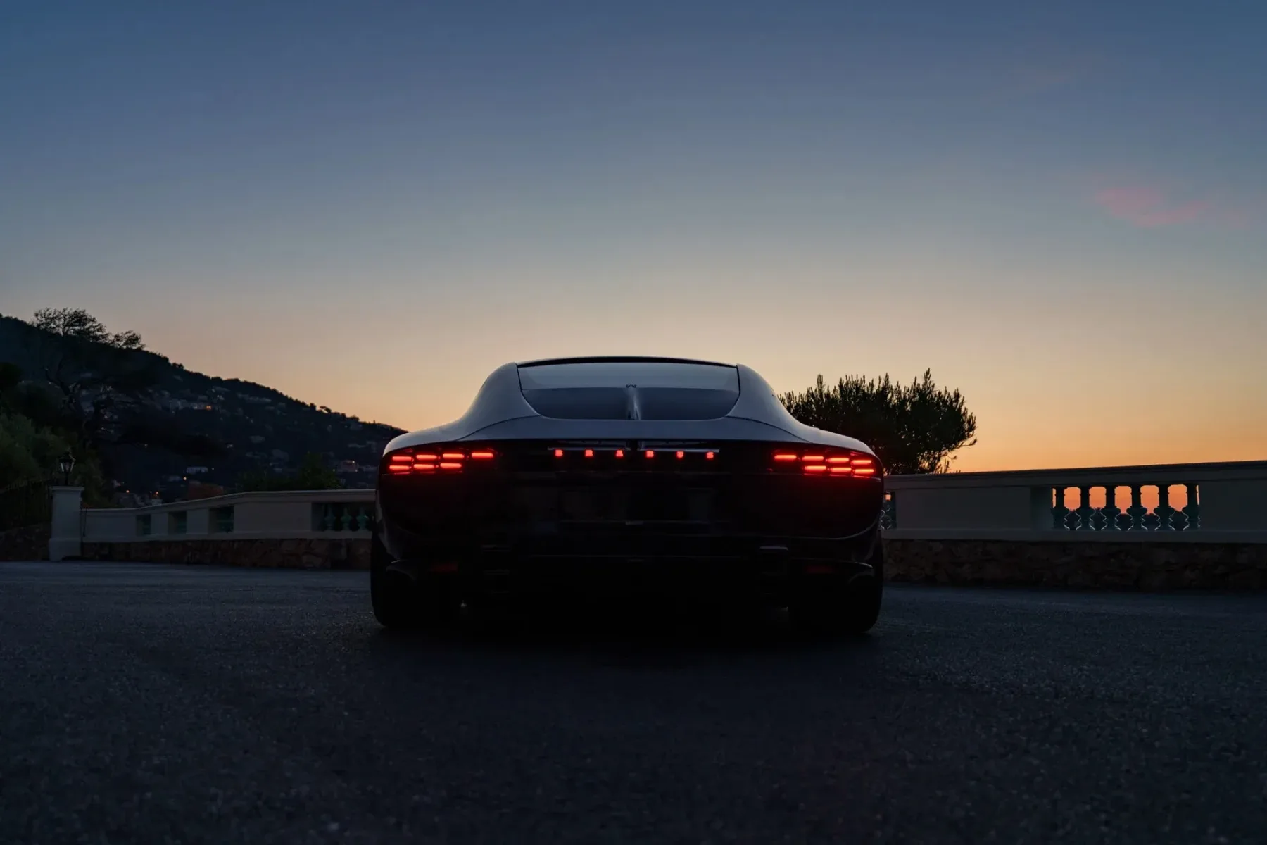Brabus Bodo: Karbonska pošast z V12 motorjem in 1.000 konji, ki se norčuje iz hibridov