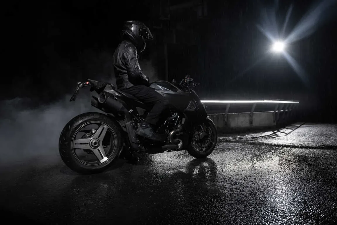 BRABUS x KTM 1400 R Signature Edition – luksuzni “hyper-naked” za cenjene kolekcionarje