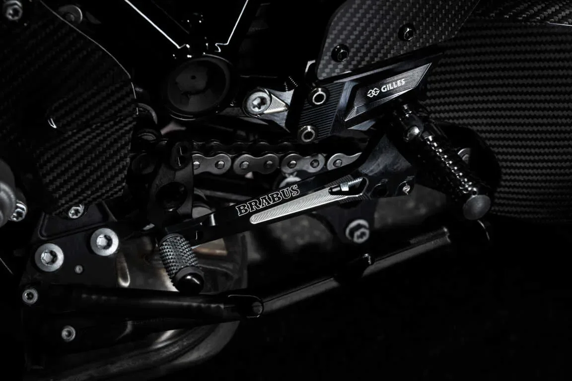 BRABUS x KTM 1400 R Signature Edition – luksuzni “hyper-naked” za cenjene kolekcionarje