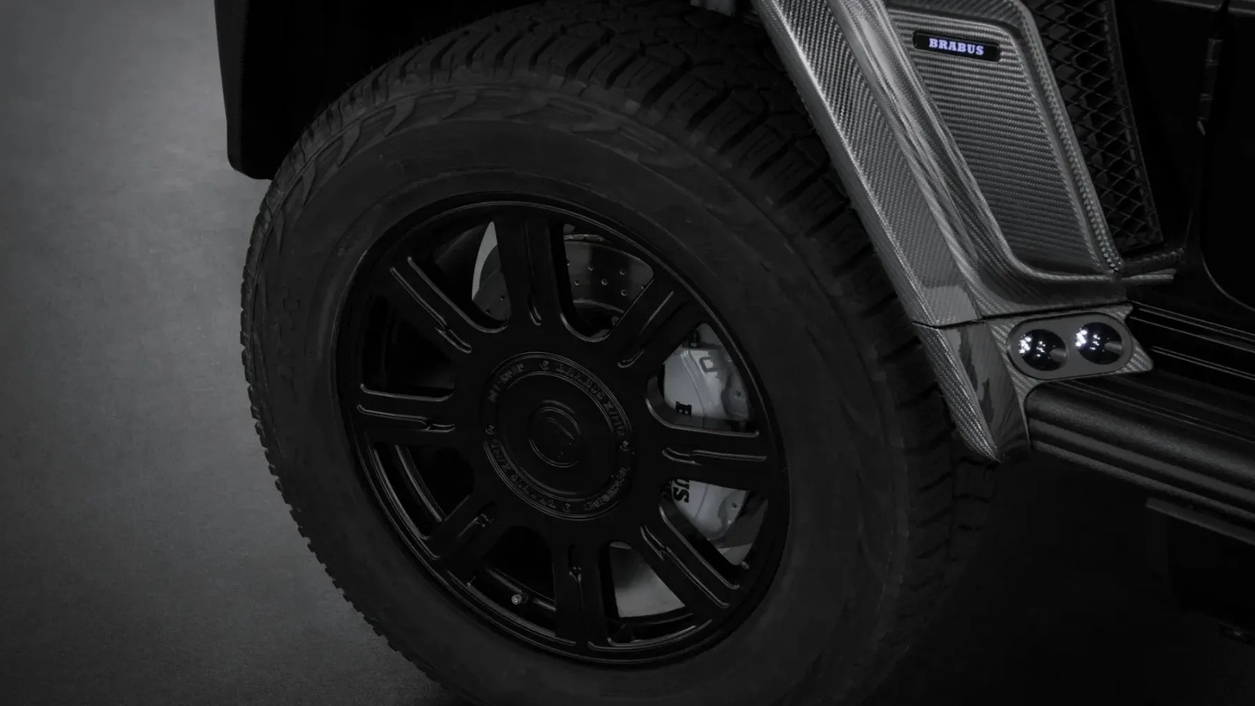 BRABUS XL 800: SUV, ki ga v Monaku vozijo le tisti z zasebnim otokom – in ki jim je Rolls-Royce Cullinan predolgočasen