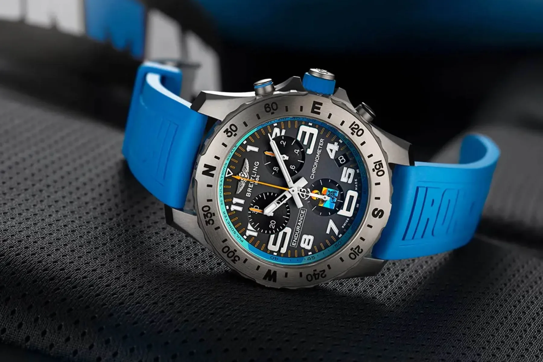 Breitling ENDURANCE PRO 44 končno v titanu: Ironman 2025 prinaša prvo kovinsko ohišje in drzno 70.3 izdajo