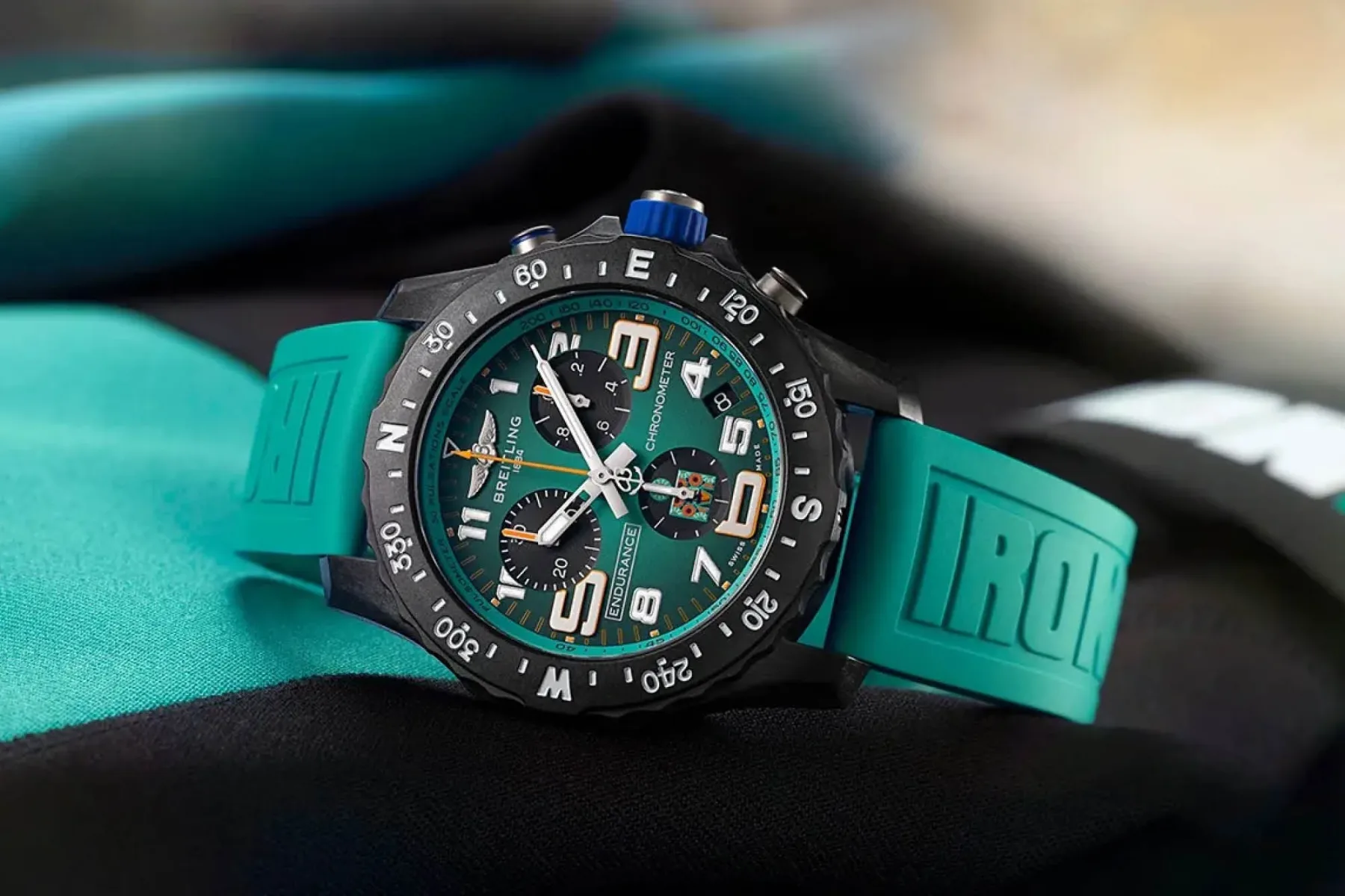 Breitling ENDURANCE PRO 44 končno v titanu: Ironman 2025 prinaša prvo kovinsko ohišje in drzno 70.3 izdajo