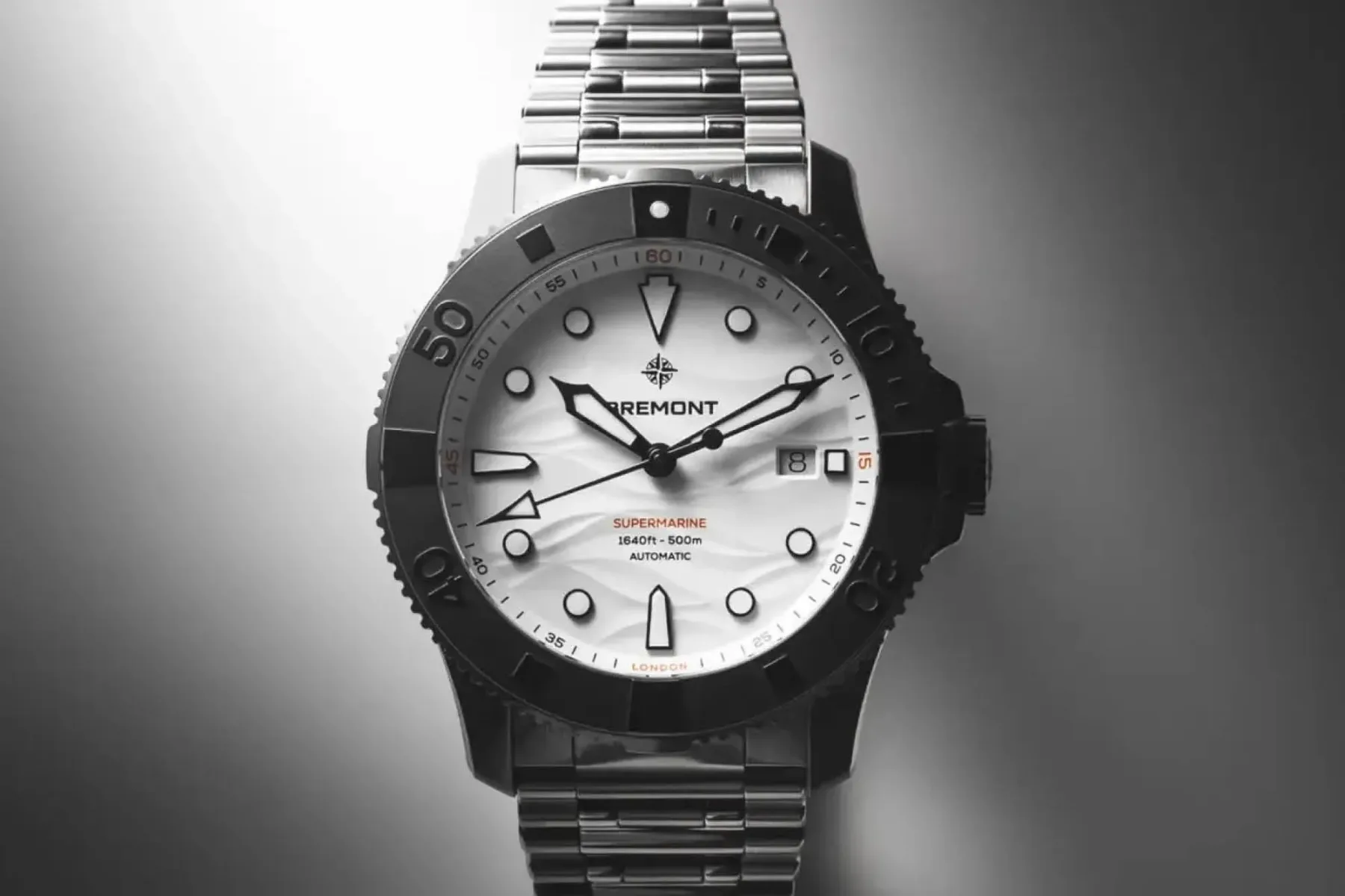Bremont Supermarine 500m Polar White: ledeno bela z ljubosumno črno luneto in 500 m samozavesti
