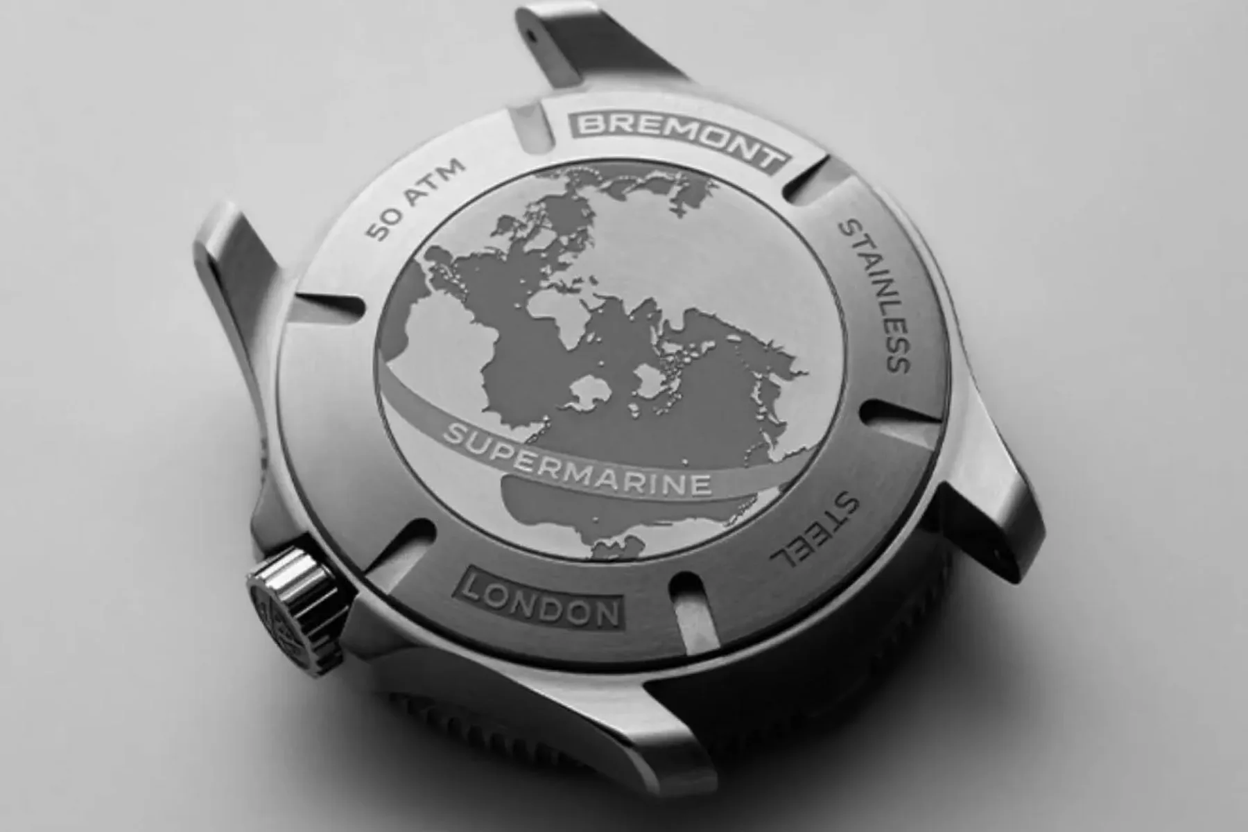 Bremont Supermarine 500m Polar White: ledeno bela z ljubosumno črno luneto in 500 m samozavesti