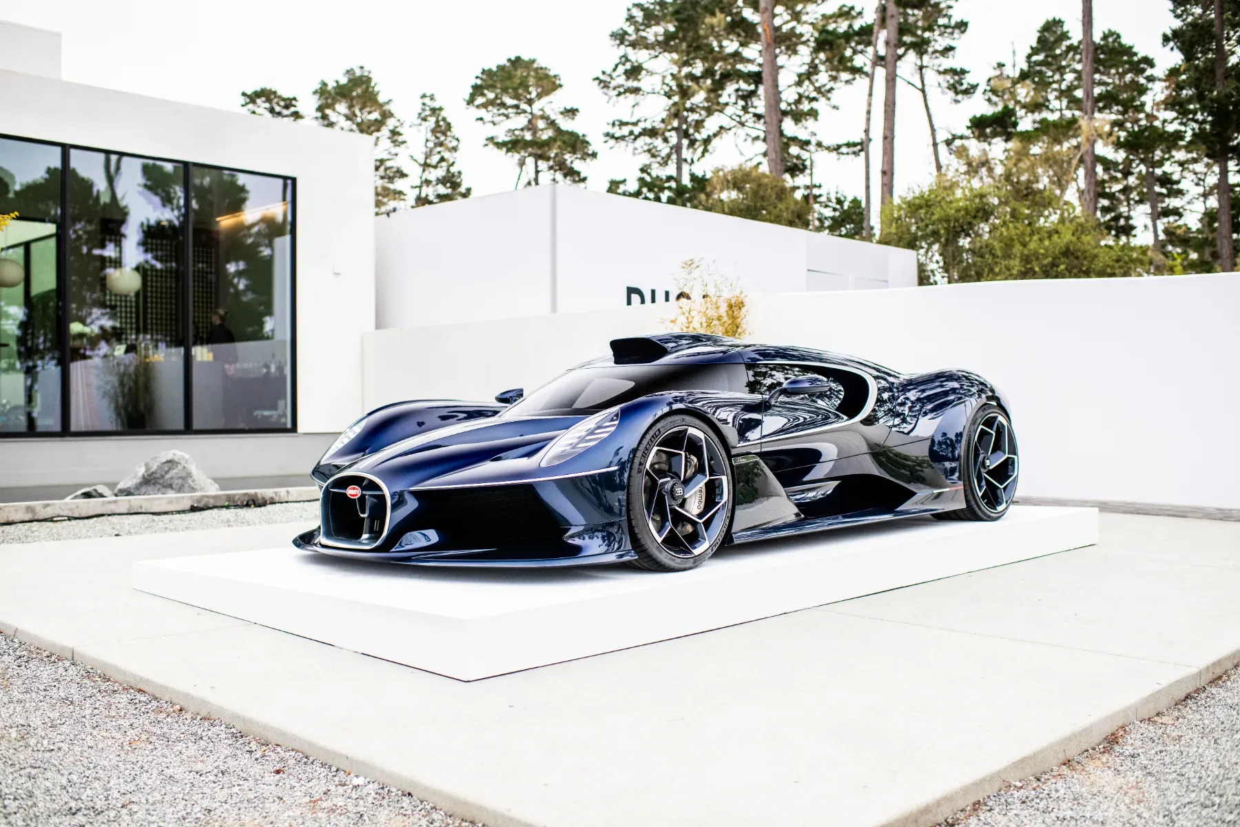 Bugatti Destrier: Ko se podivjani Bolide prelevi v čisto eleganco brez kril