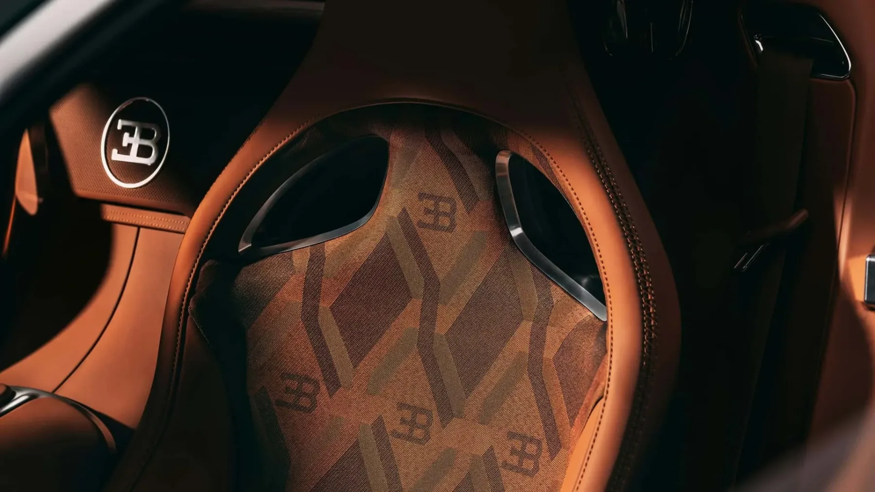 Bugatti FKP Hommage: Ko se 1.578 ‘konjev’ prikloni legendarnemu Veyronu in njegovemu stvaritelju