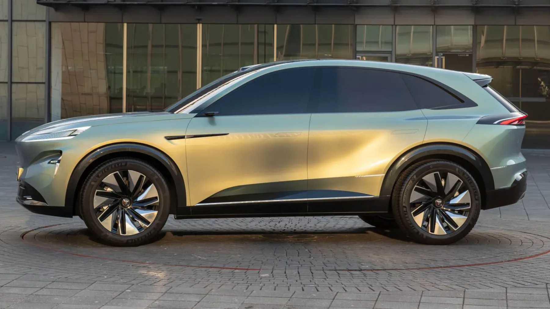 Buick Electra SUV Concept 2025 – futuristični križanec z 900-voltno dušo, 640 kW polnjenjem in barvo, ki menja razpoloženje