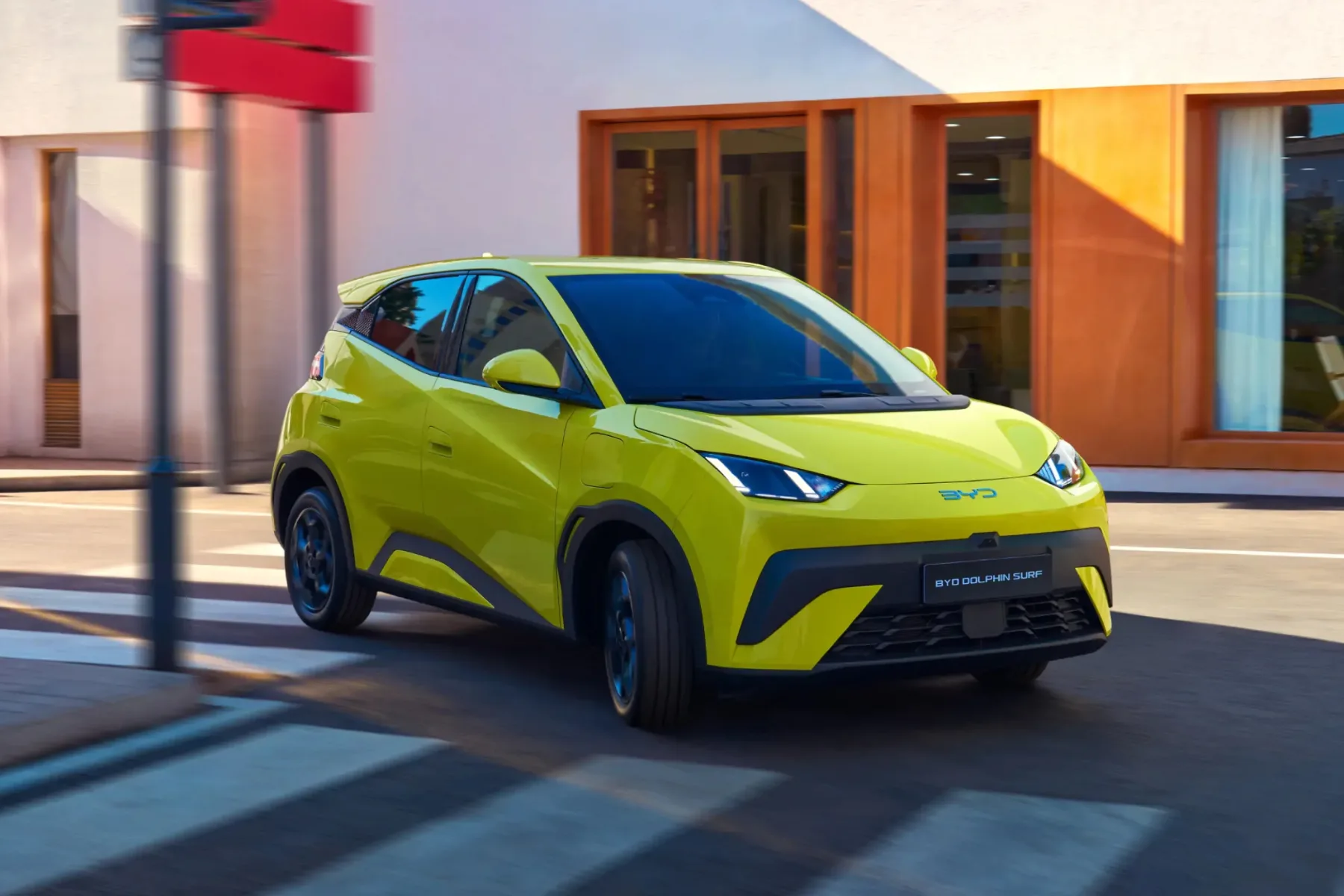 BYD Dolphin Surf: Najboljši mali električni avto 2025, ki mu oprostiš tudi to ime