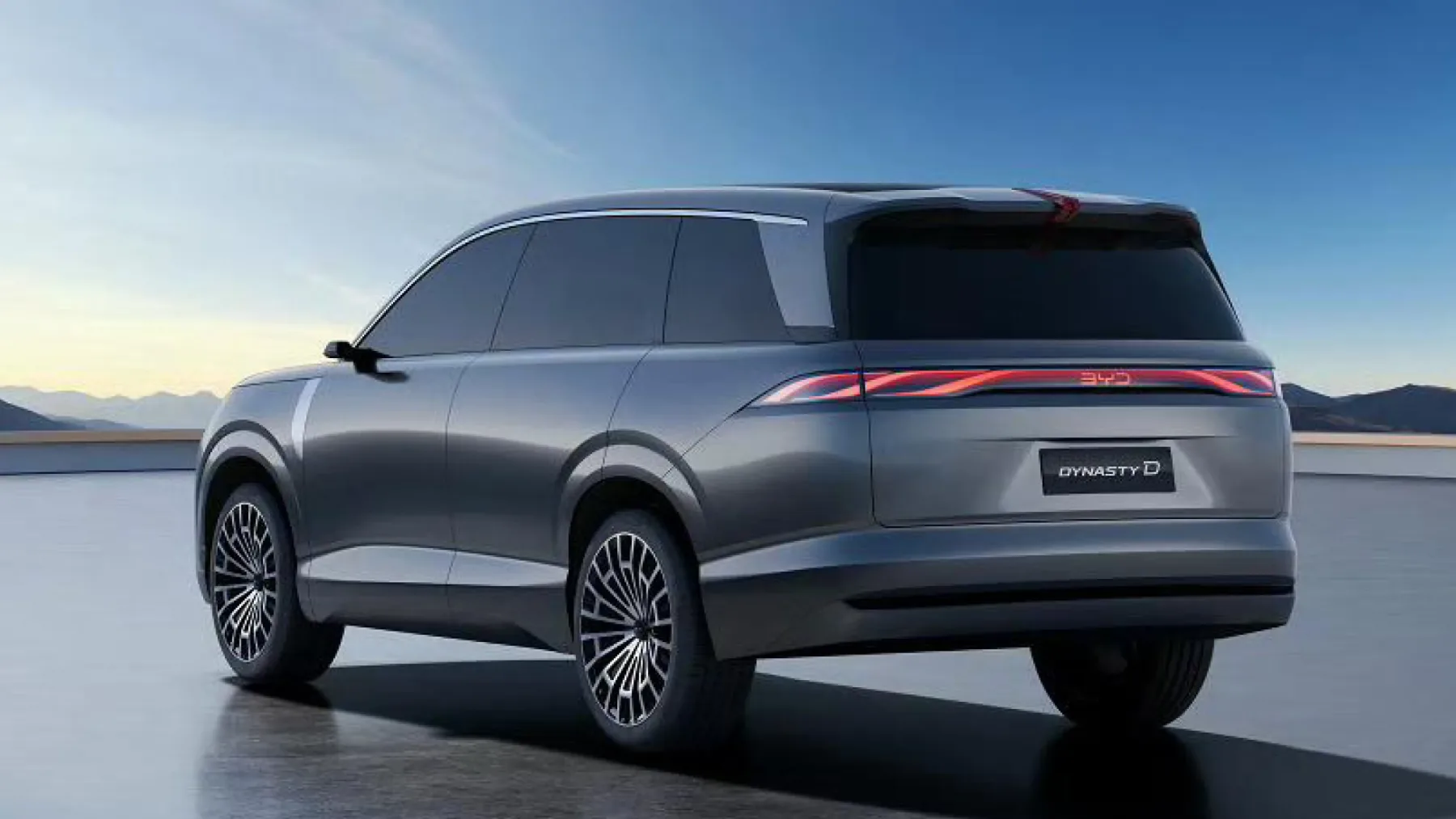 BYD Dynasty D: Kitajski kralj SUV-jev, ki napada Audi Q8 s samomorilskimi vrati