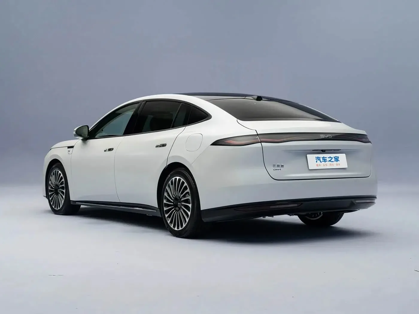 BYD Seal 08: Kitajska električna raketa, ki bo evropski eliti pognala strah v kosti