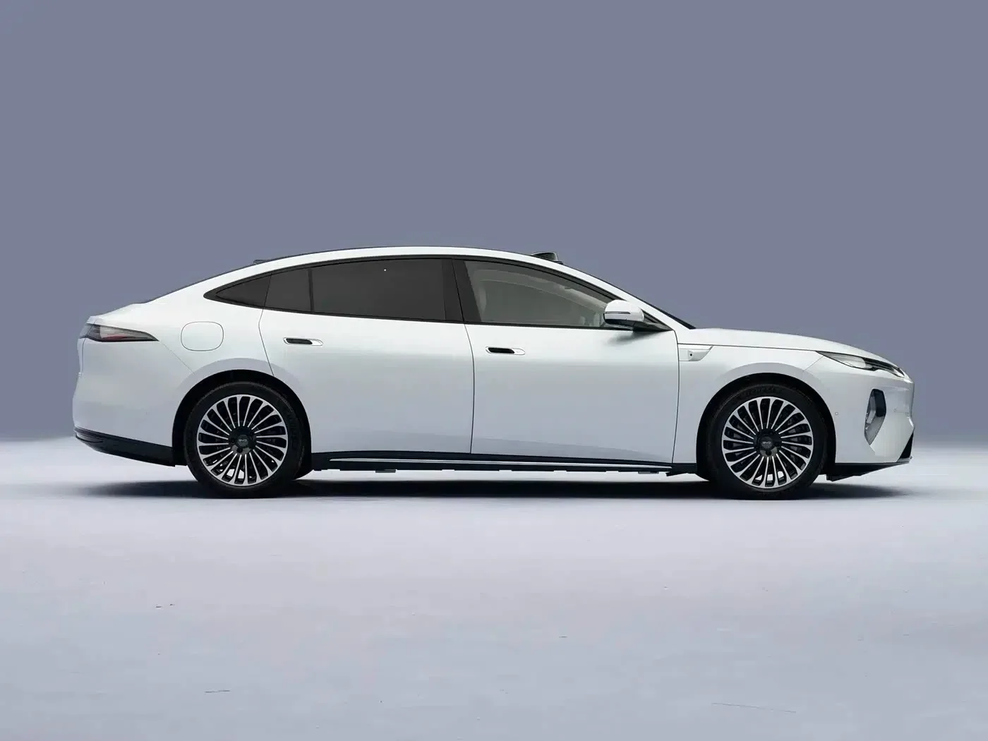 BYD Seal 08: Kitajska električna raketa, ki bo evropski eliti pognala strah v kosti