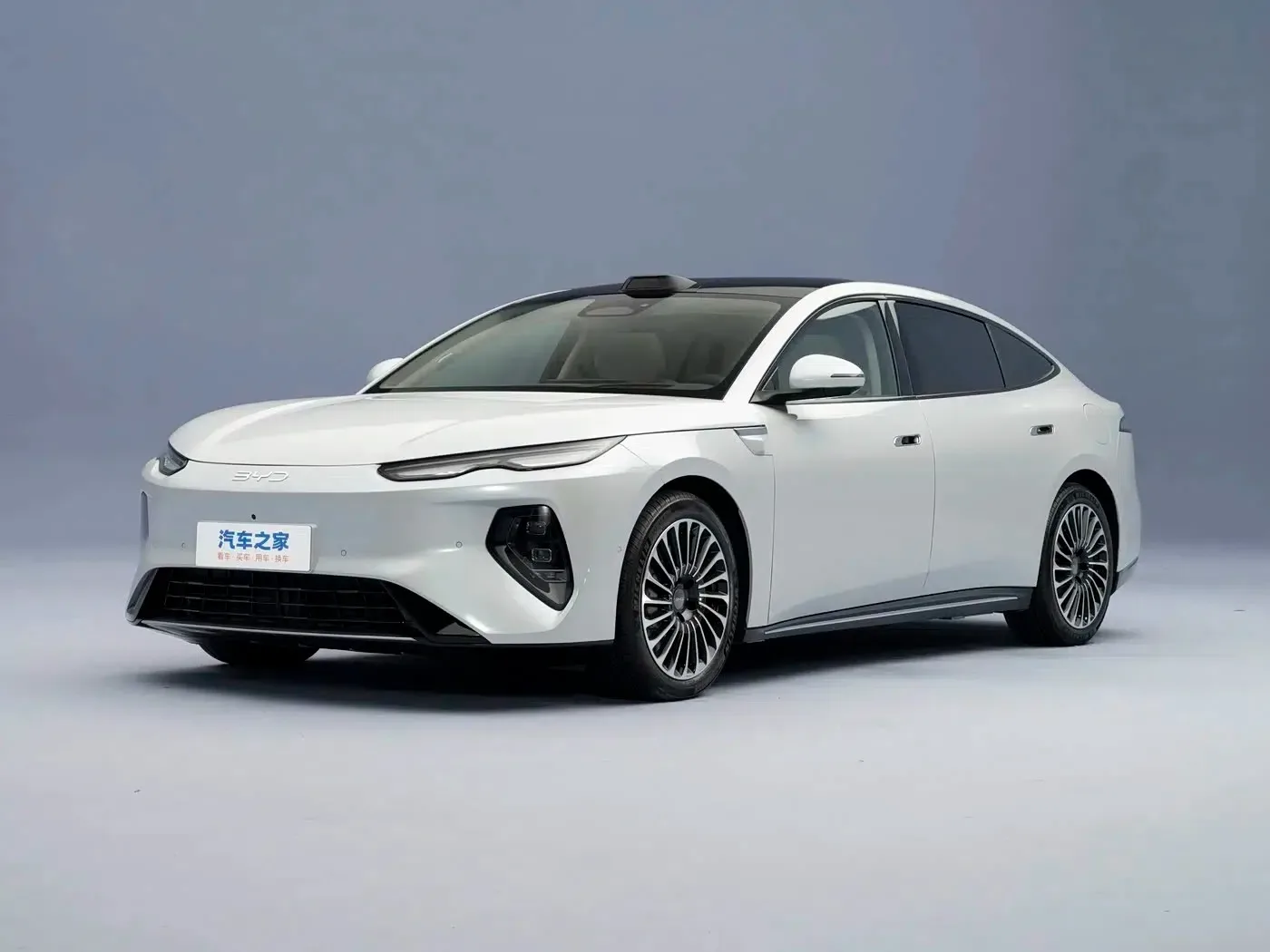 BYD Seal 08: Kitajska električna raketa, ki bo evropski eliti pognala strah v kosti
