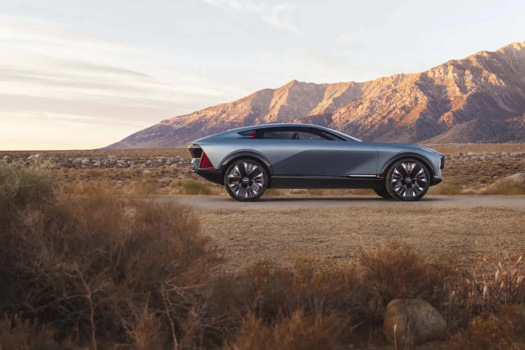 Cadillac Elevated Velocity: koncept z gullwing vrati, puščavskim apetitom in wellnessom za volanom