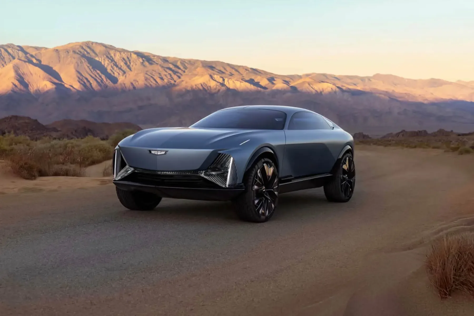 Cadillac Elevated Velocity: koncept z gullwing vrati, puščavskim apetitom in wellnessom za volanom