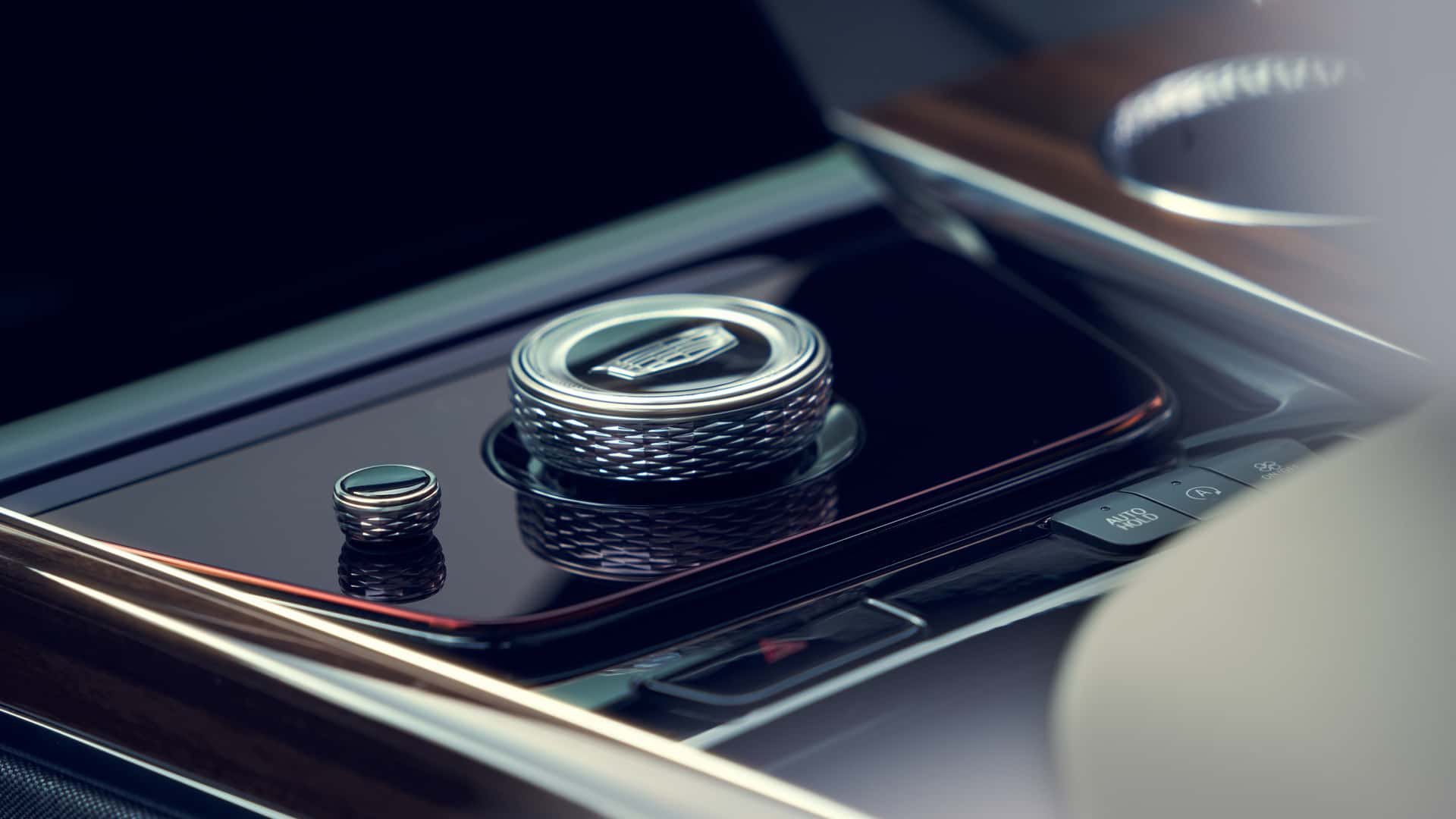 Cadillac Escalade 2025: posodobljen ameriški orjak