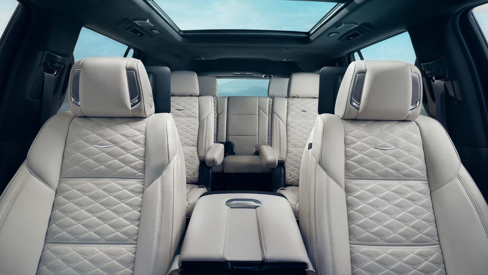 Cadillac Escalade 2025: posodobljen ameriški orjak