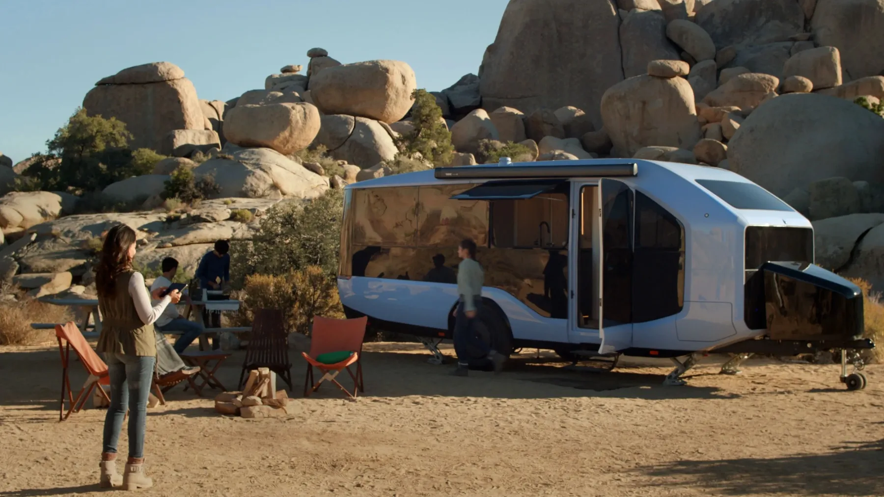 Camping prikolica Pebble Flow je futuristična camping prikolica iz prihodnosti, ki se sama parkira
