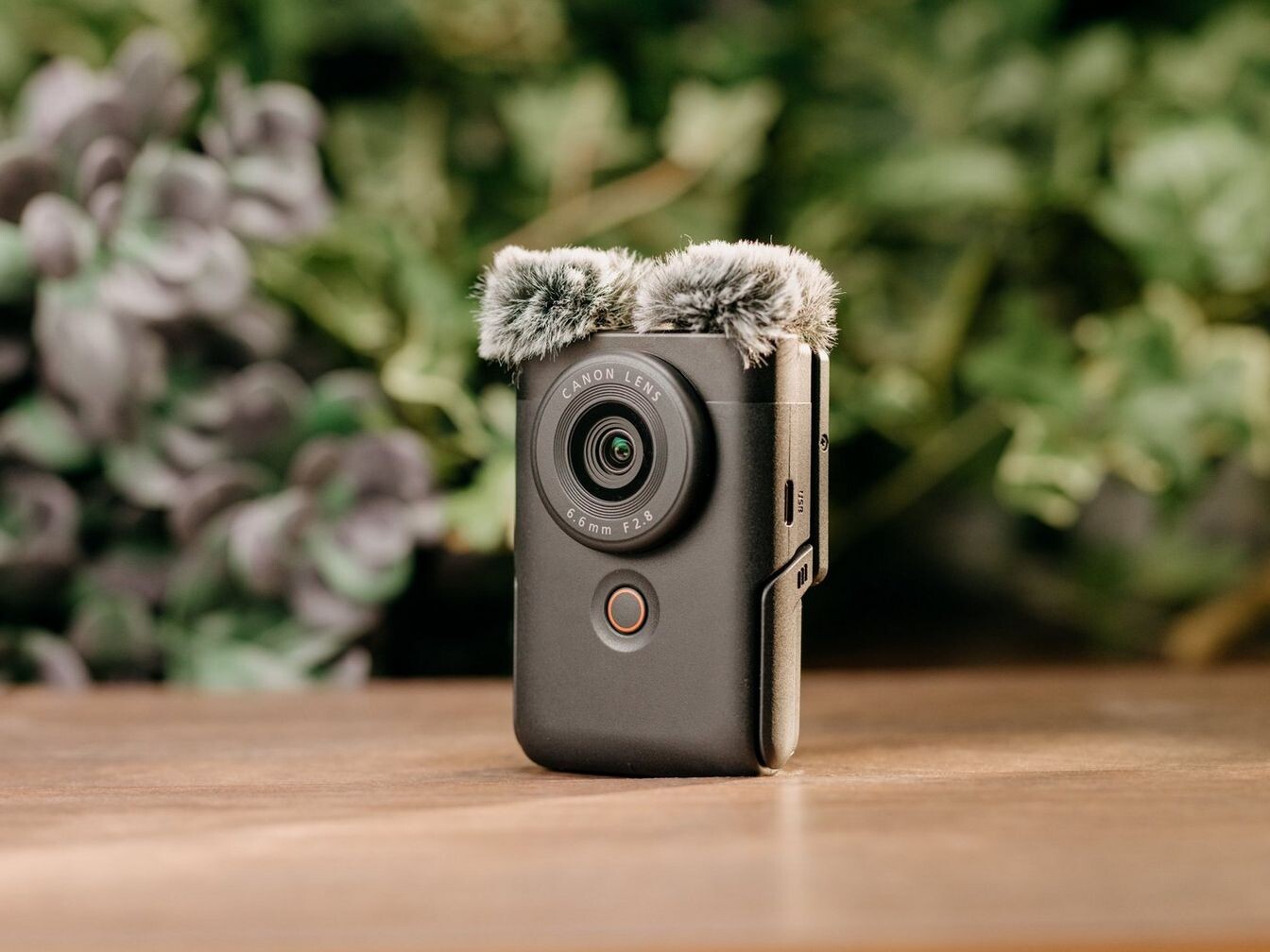 Canon PowerShot V10: Je to ‘must-have’ kamera za vsakega vlogerja?
