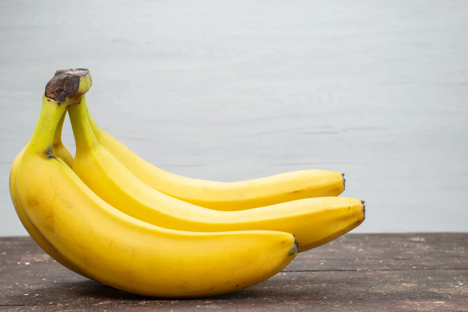 Če banano ješ ob napačni uri, si lahko škoduješ – preveri, kdaj jo telo res potrebuje!