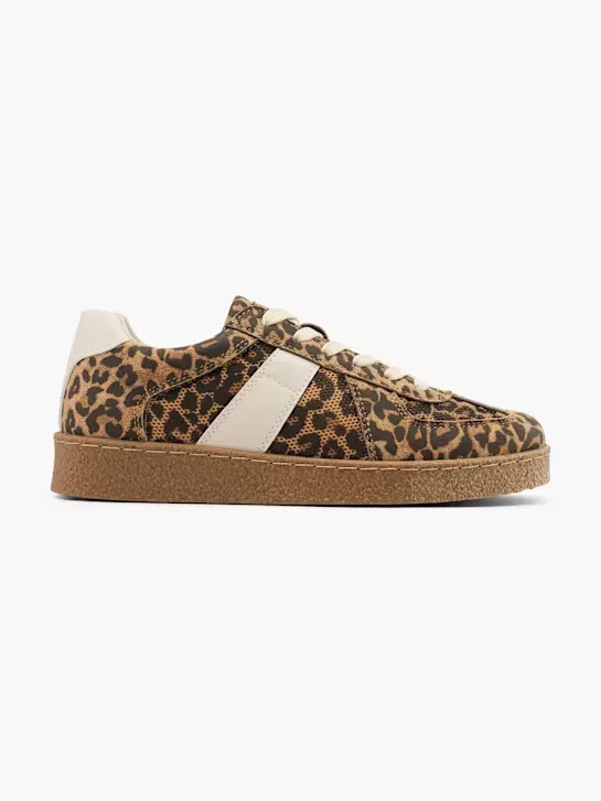 Čevlji, ki jih to pomlad in poletje nosimo v urbani džungli: Leopard, gladiatorke in pastelni odtenki so zavladali ulicam