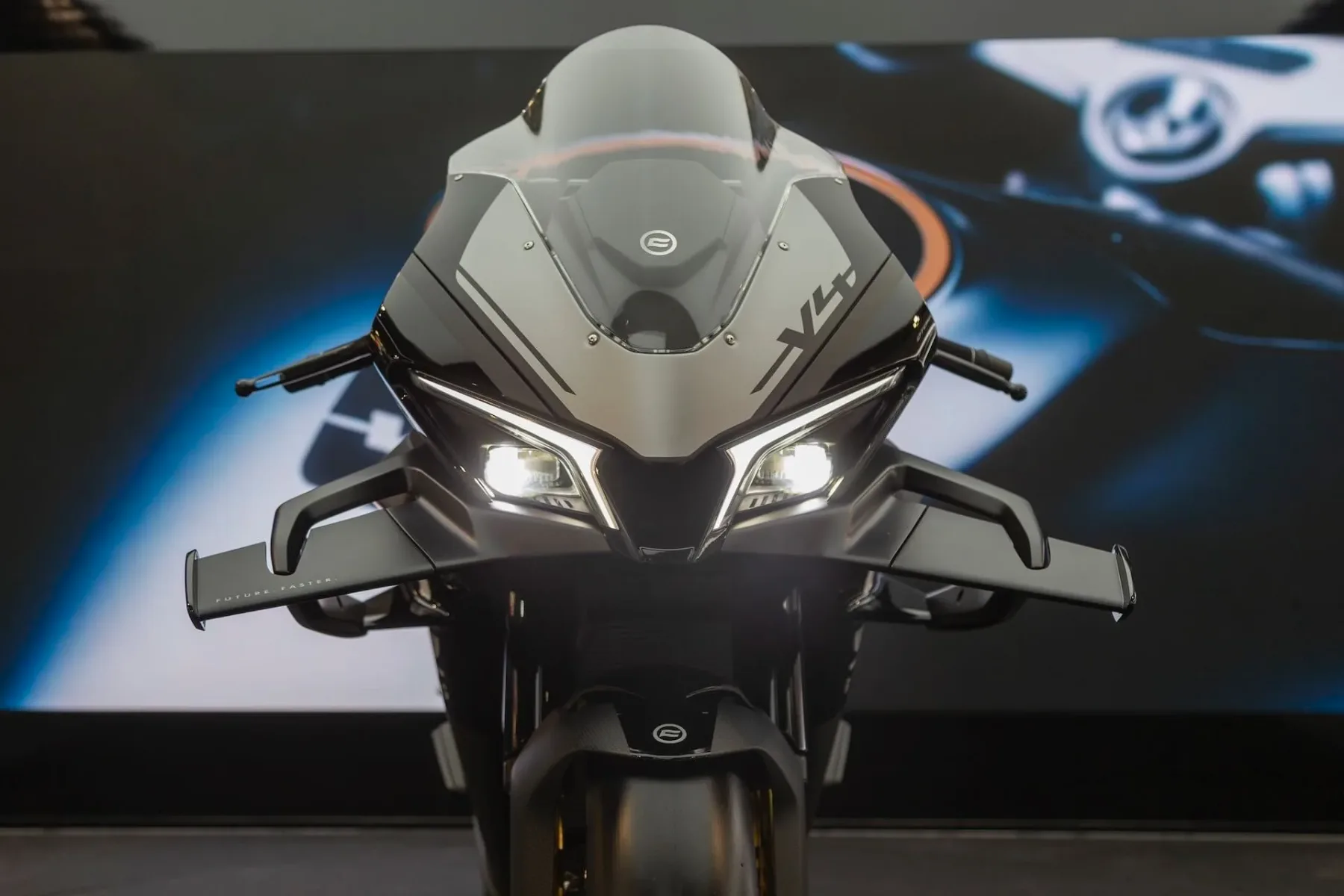 CFMoto V4 SR-RR – kitajska zverina, ki želi v prvo ligo