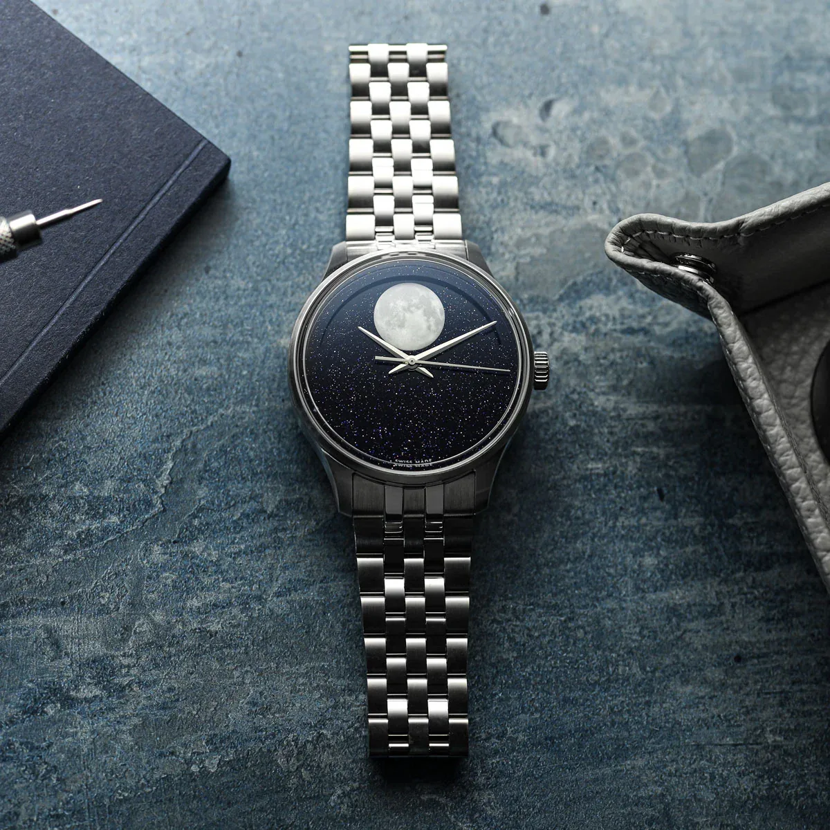 Christopher Ward C1 Moonphase: Manjši premer, enaka lunina eleganca