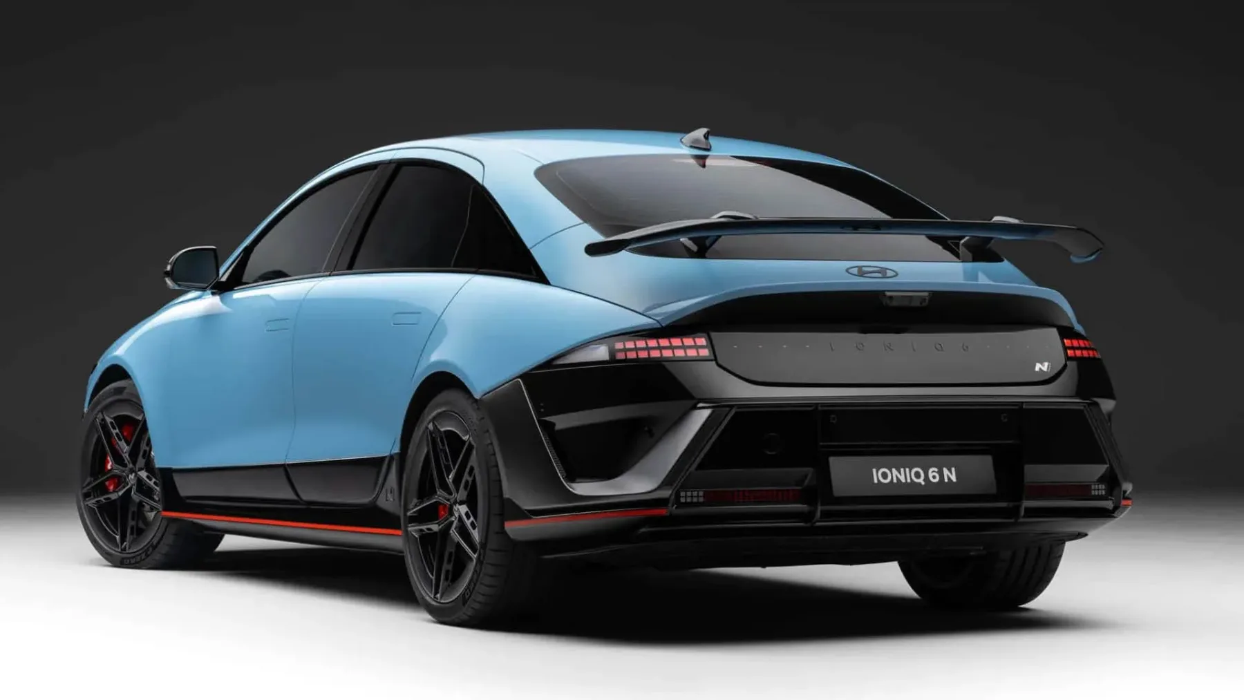 Čisti nesmisel – novi Hyundai Ioniq 6 N (2026) – 641 KM električni projektil, ki tiho kriči po ovinkih