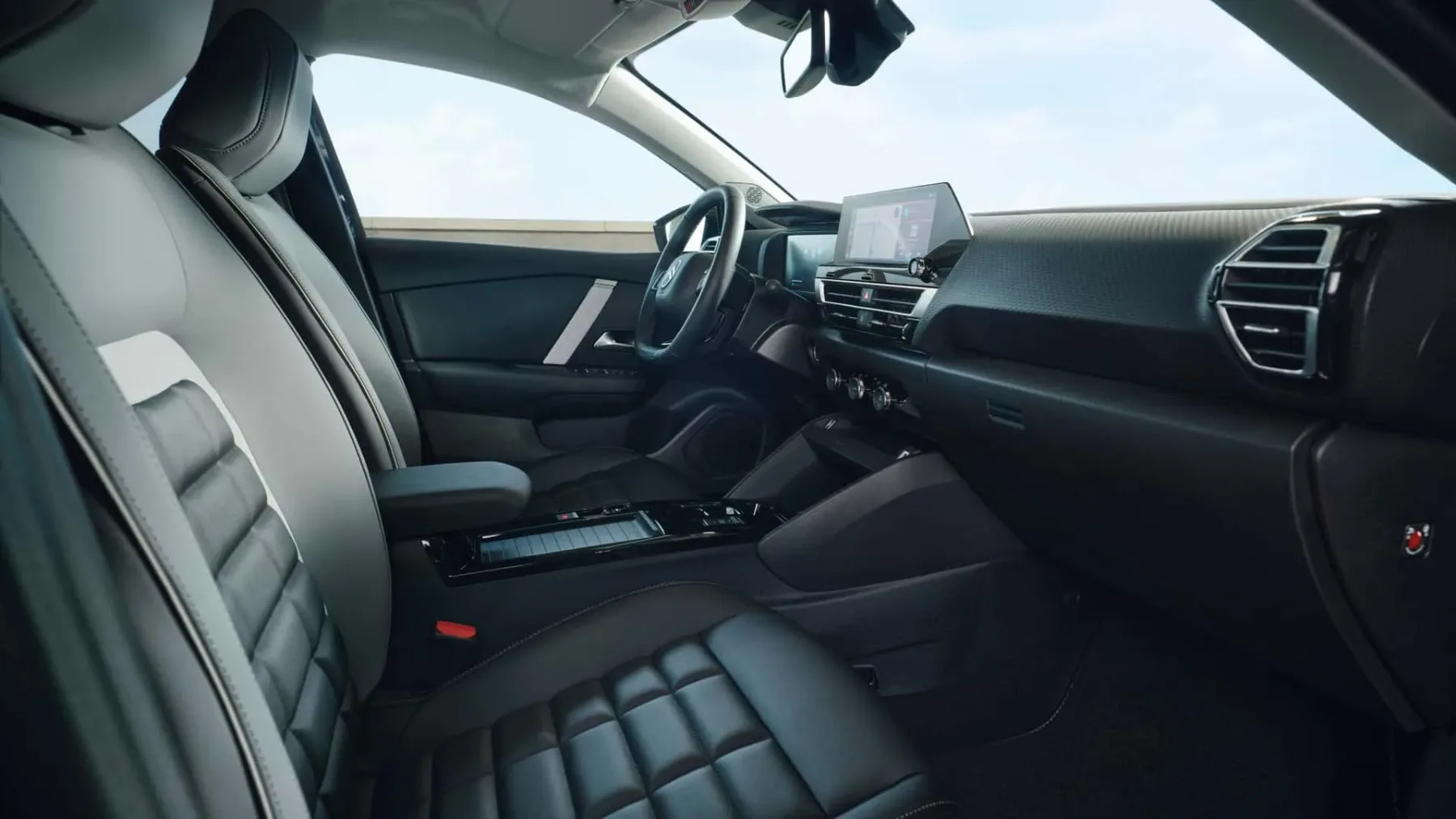 Citroën C4 in C4X 2025: Francoska eleganca v kompaktnem razredu