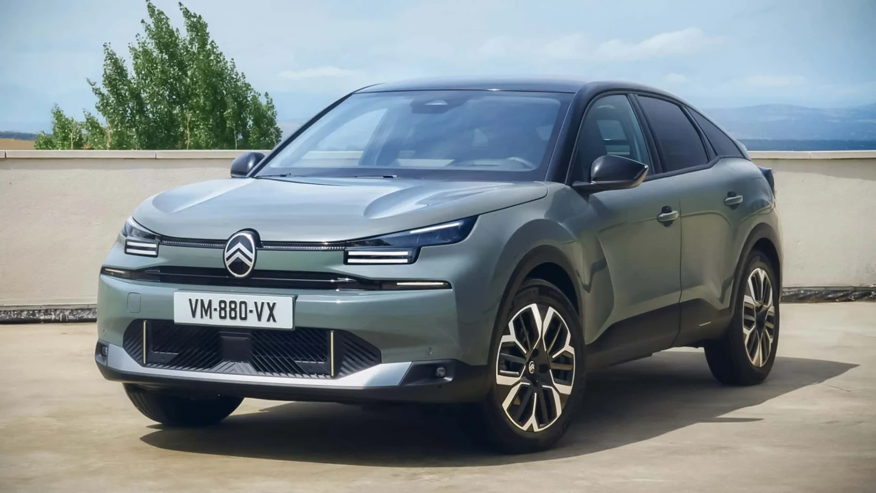 Citroën C4 in C4X 2025: Francoska eleganca v kompaktnem razredu