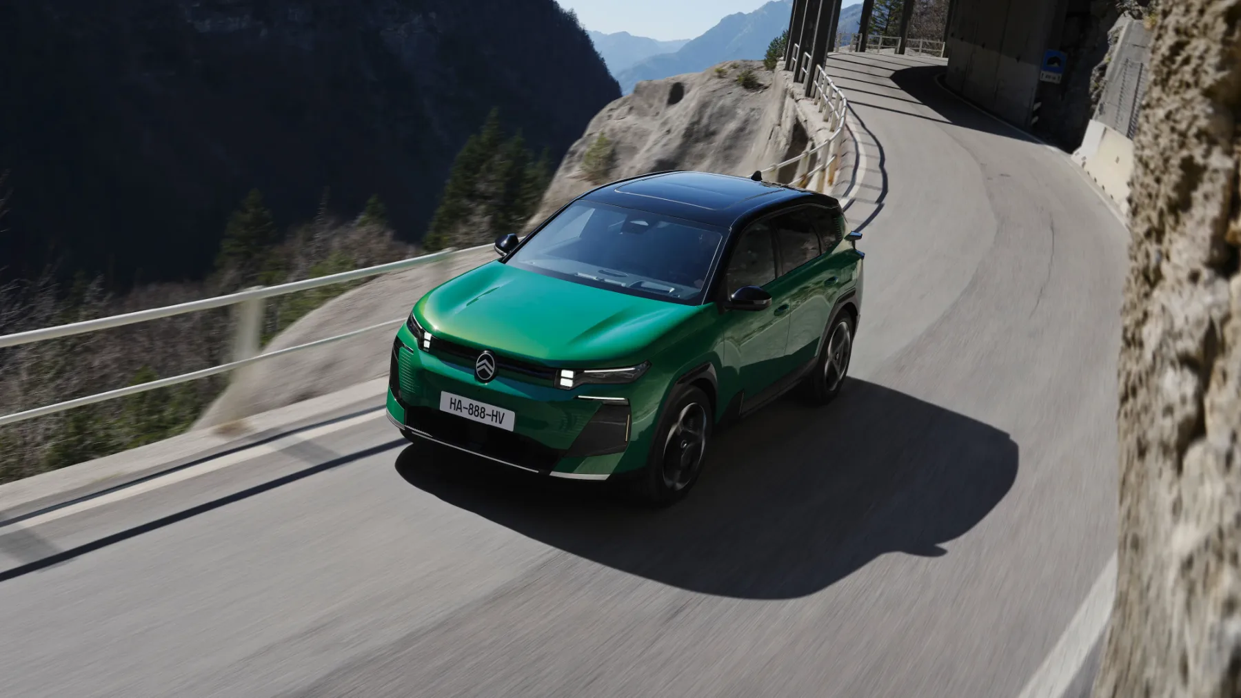 Citroën C5 Aircross 2025: Francoska revolucija udobja – zdaj tudi na elektriko!