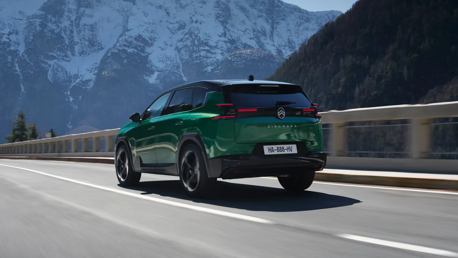 Citroën C5 Aircross 2025: Francoska revolucija udobja – zdaj tudi na elektriko!