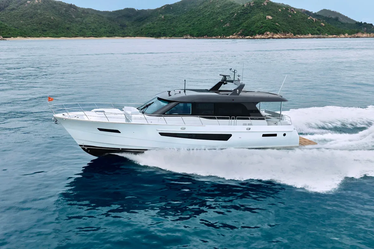 CL Yachts CLB65 SUV: Plavajoči terenec z 2.272 konjskimi močmi, ki se požvižga na kapitanovo posadko