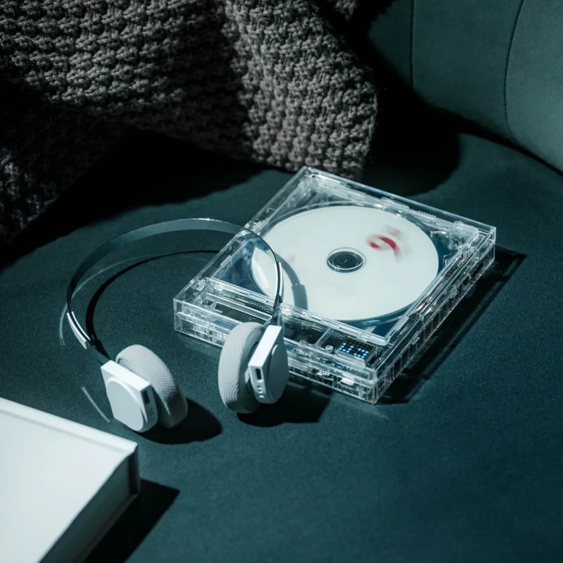 ClearFrame CD player: prozoren CD‑predvajalnik, ki spremeni albume v galerijsko umetnino za 199 $