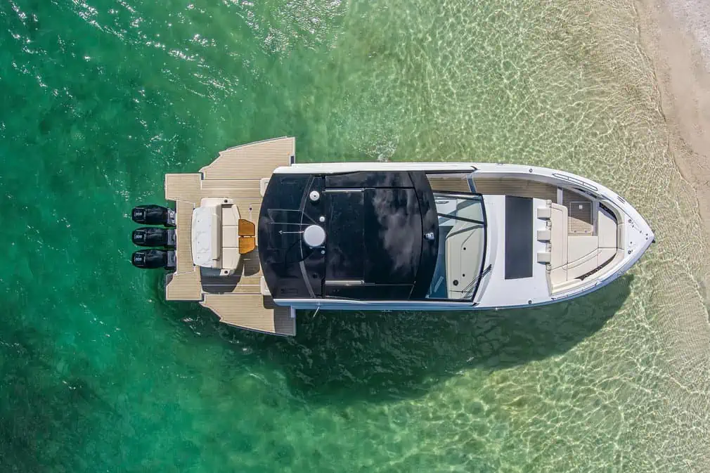 Cruisers Yachts 50 GLS: je kot transformer med jahtami z veliko plesno teraso