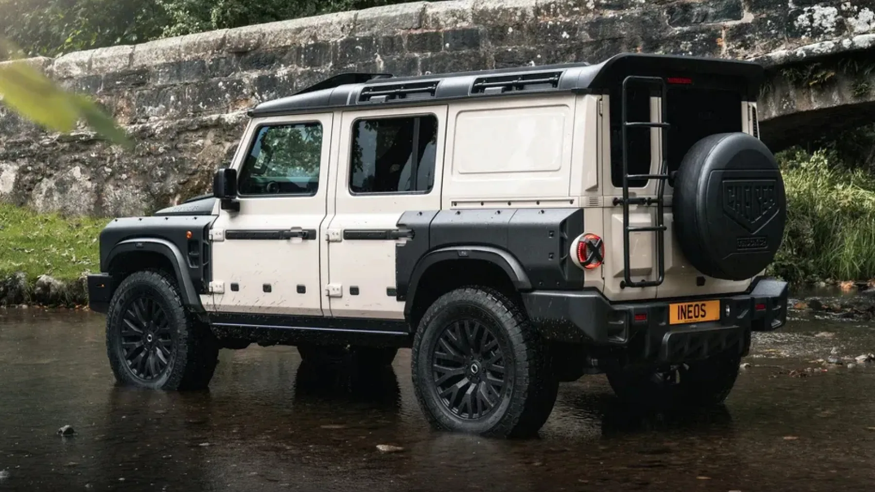 CTC Ineos Grenadier Series II Expedition: ko Land Rover Defender sreča Jamesa Bonda v škornjih