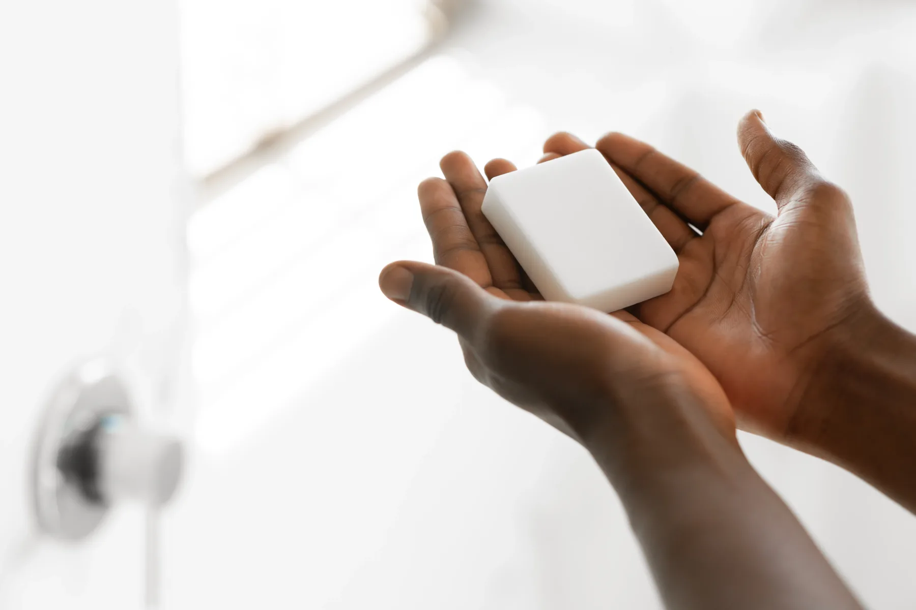Čudežna čistilna gobica ima drobni tisk, ki ga nihče ne prebere: 10 stvari, na katerih “Magic Eraser” naredi več škode kot koristi