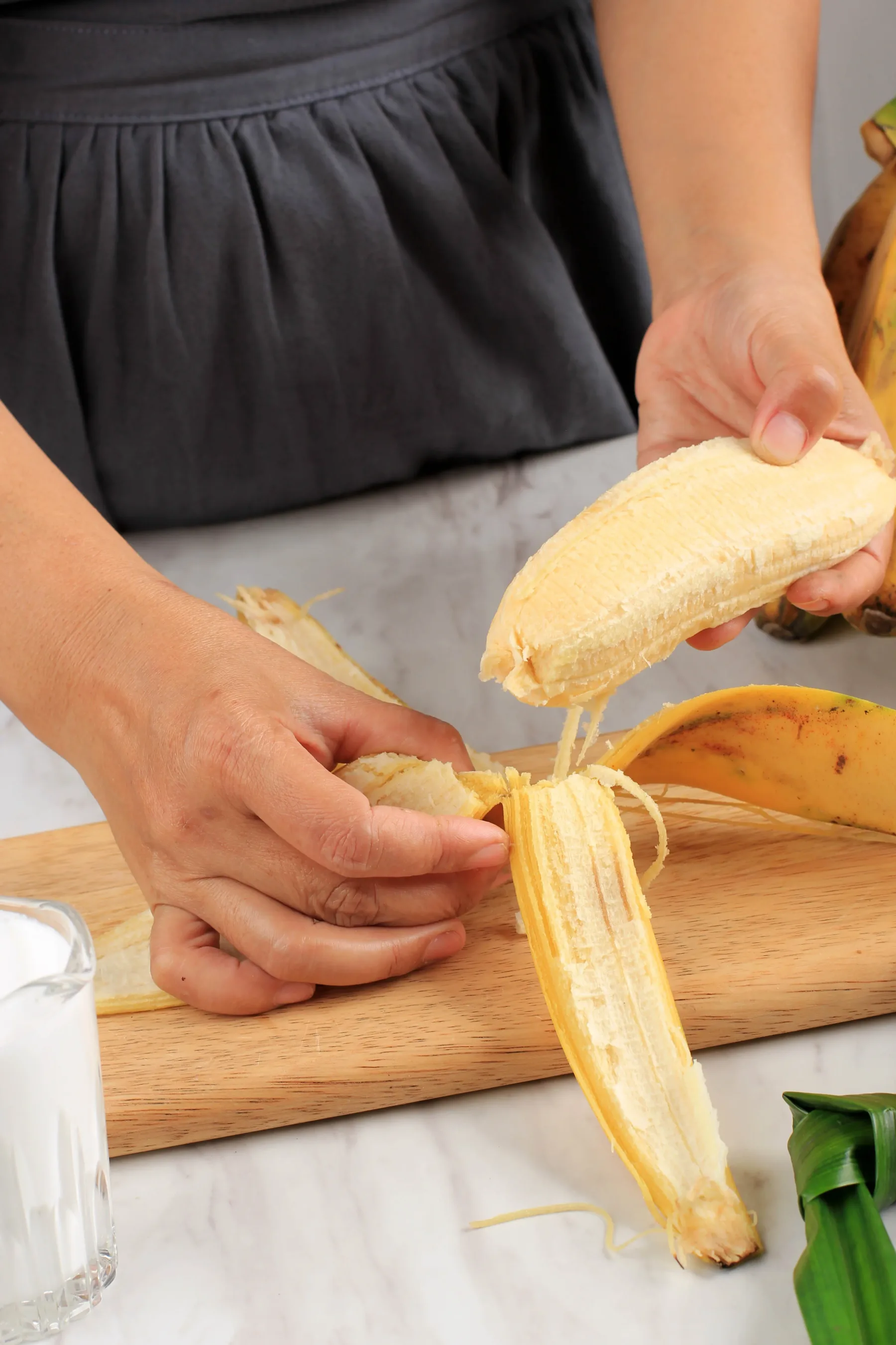 Čudežni učinek bananinega olupka: od beljenja zob do odpravljanja podočnjakov in insektov