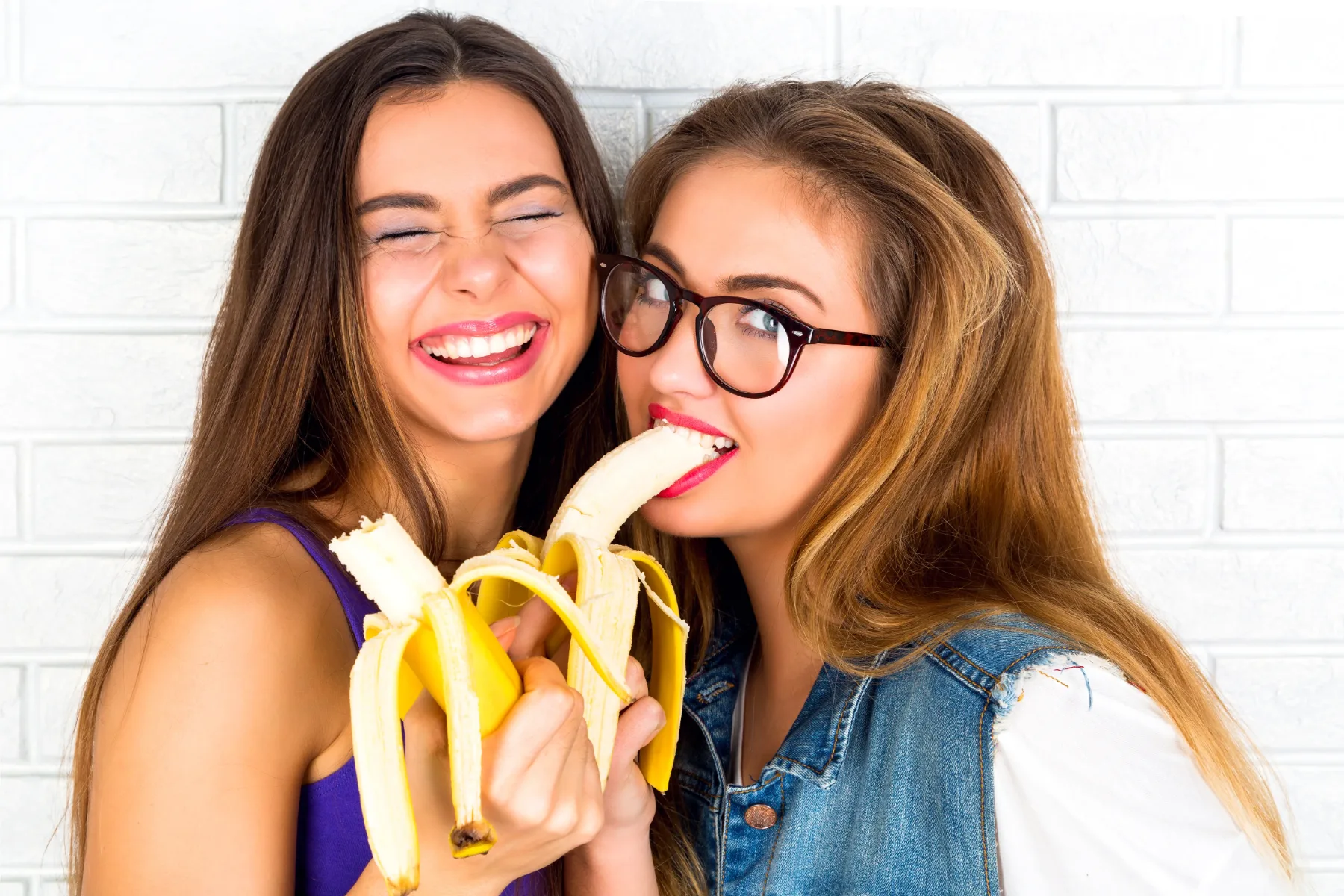 Čudežni učinek bananinega olupka: od beljenja zob do odpravljanja podočnjakov in insektov