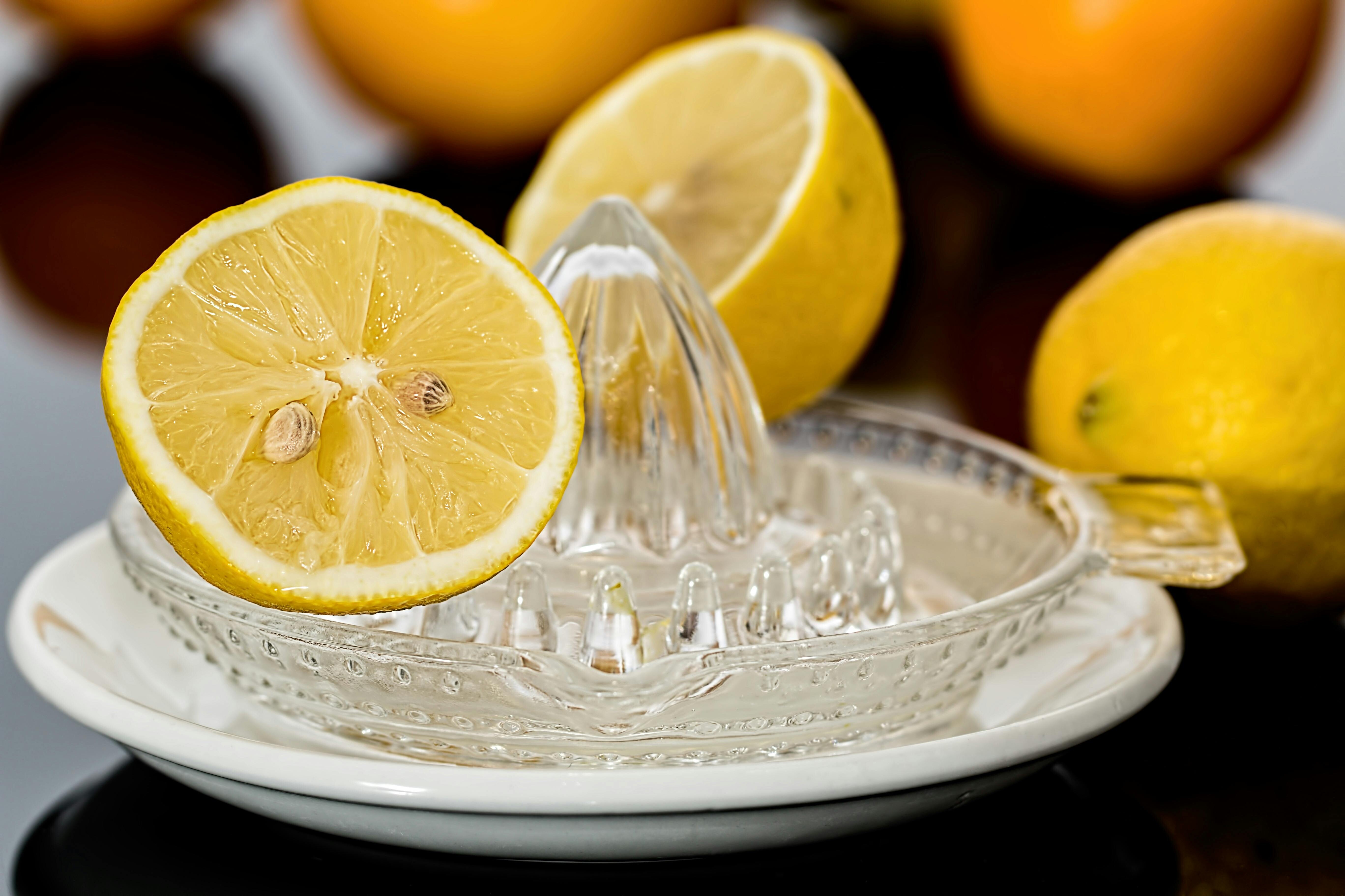 Čudežni univerzalni odstranjevalec madežev: limonin sok