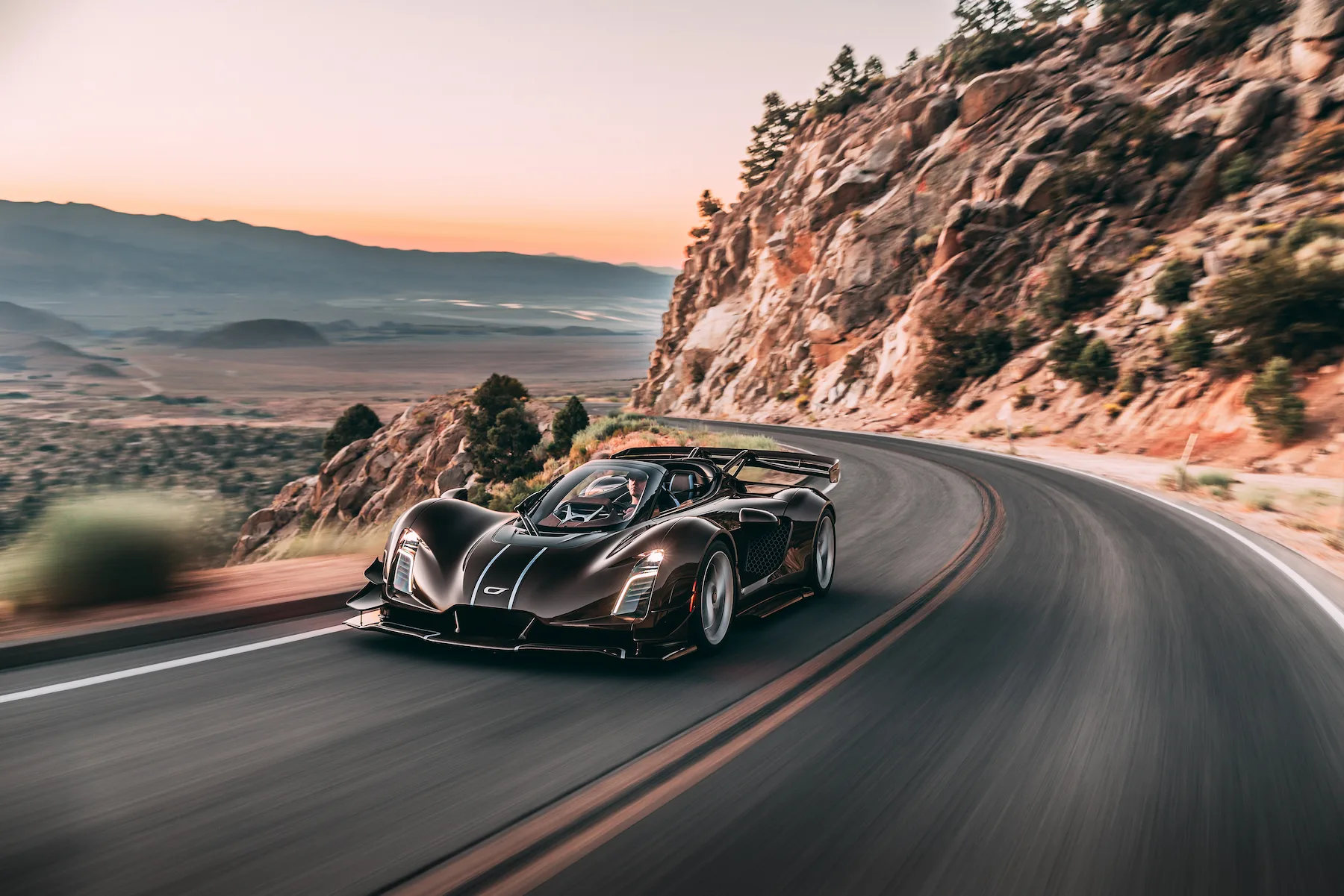 Czinger 21C Spyder: 3D-tiskana vesoljska pošast z organskimi zavorami BrakeNode, ki postavljajo nova pravila igre