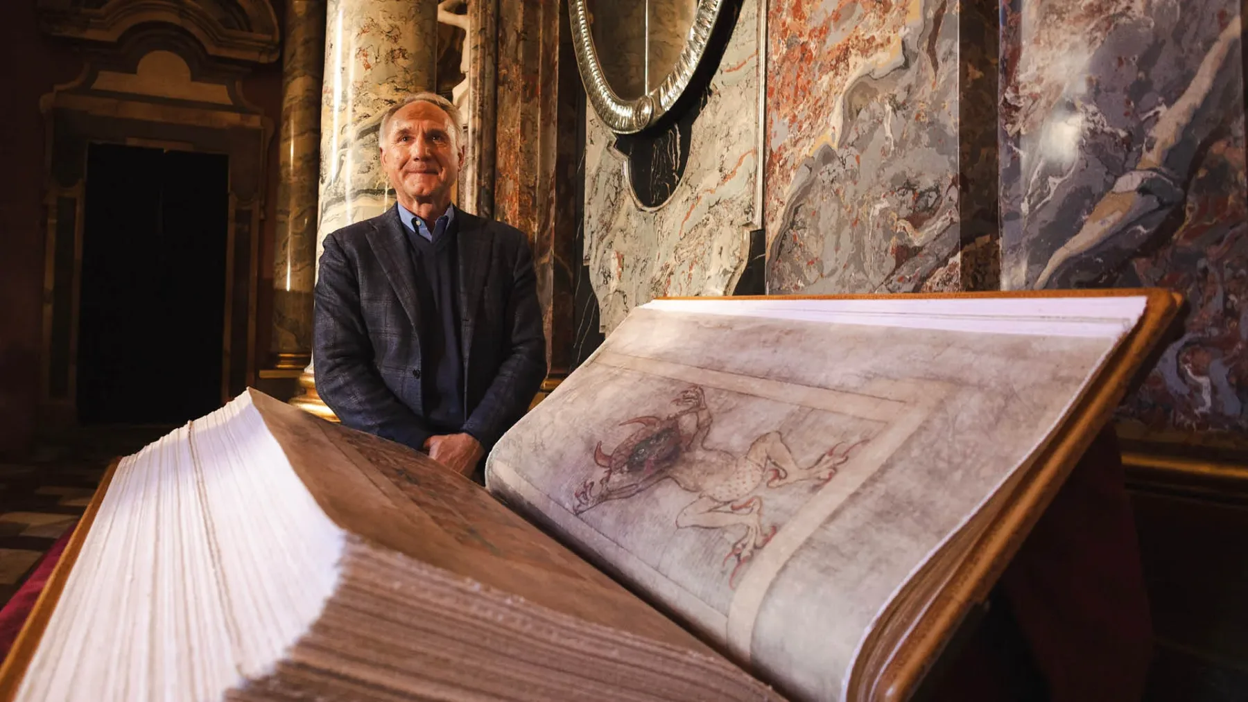 Dan Brown je nazaj: novi roman The Secret of Secrets je mračna pustolovščina zavesti, zarot in zgodovine