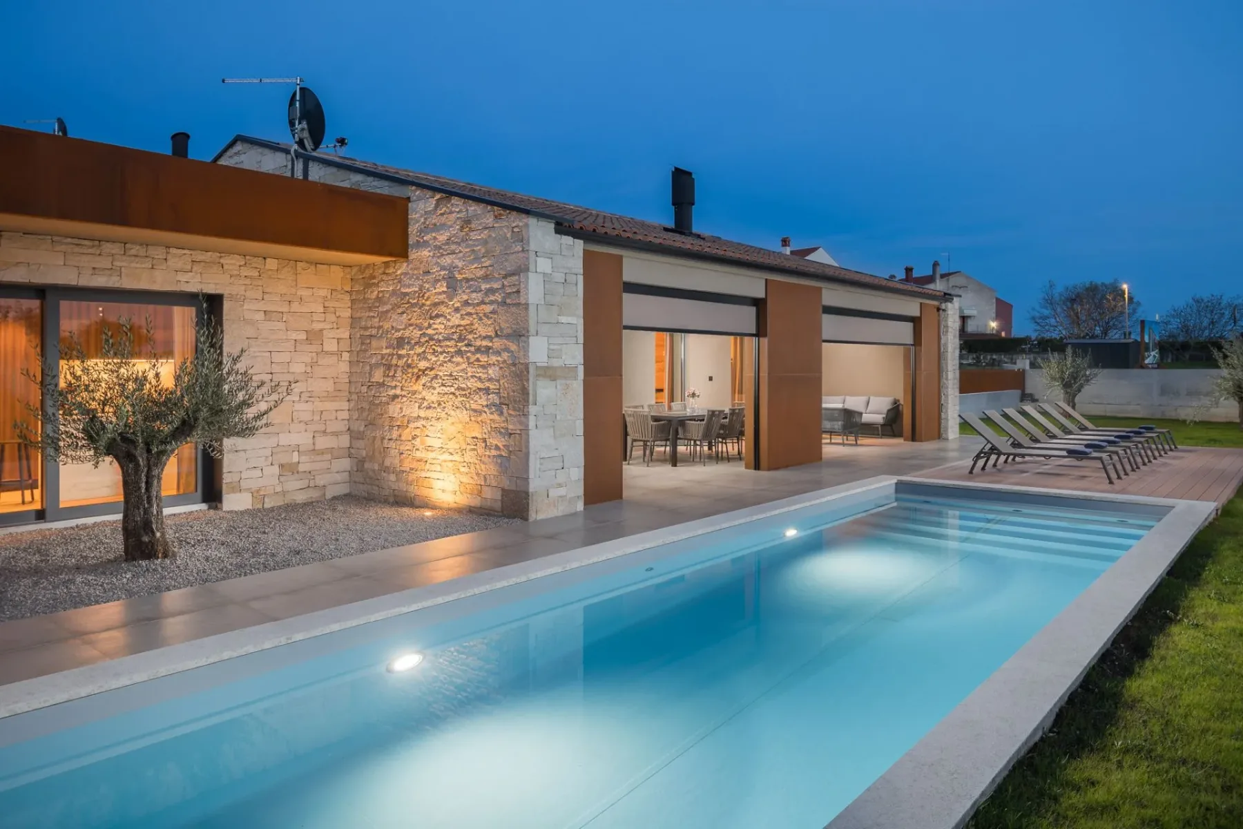 Design Villa Oliba v srcu Istre: kjer se arhitekturni minimalizem potopi v sredozemsko spokojnost