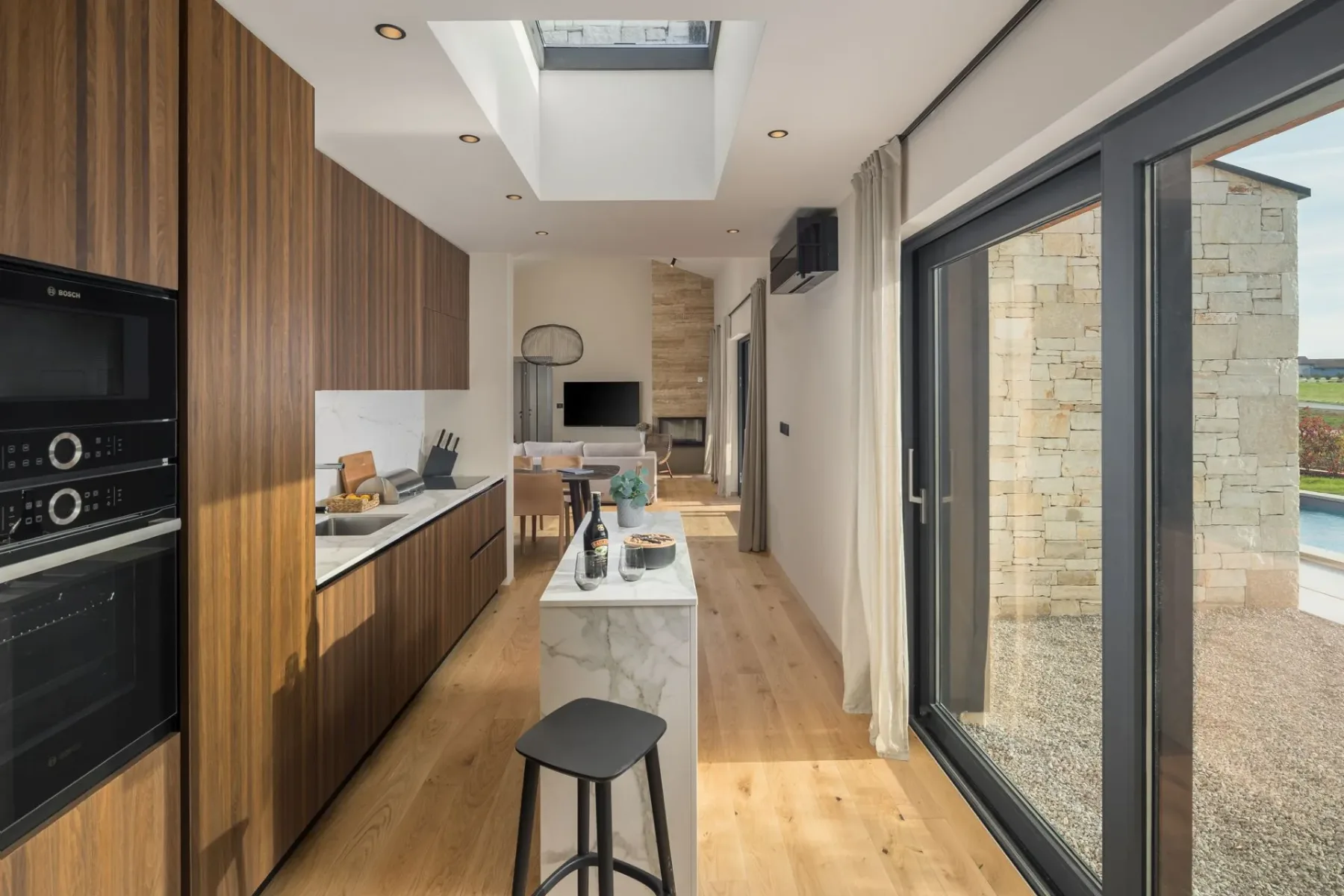 Design Villa Oliba v srcu Istre: kjer se arhitekturni minimalizem potopi v sredozemsko spokojnost